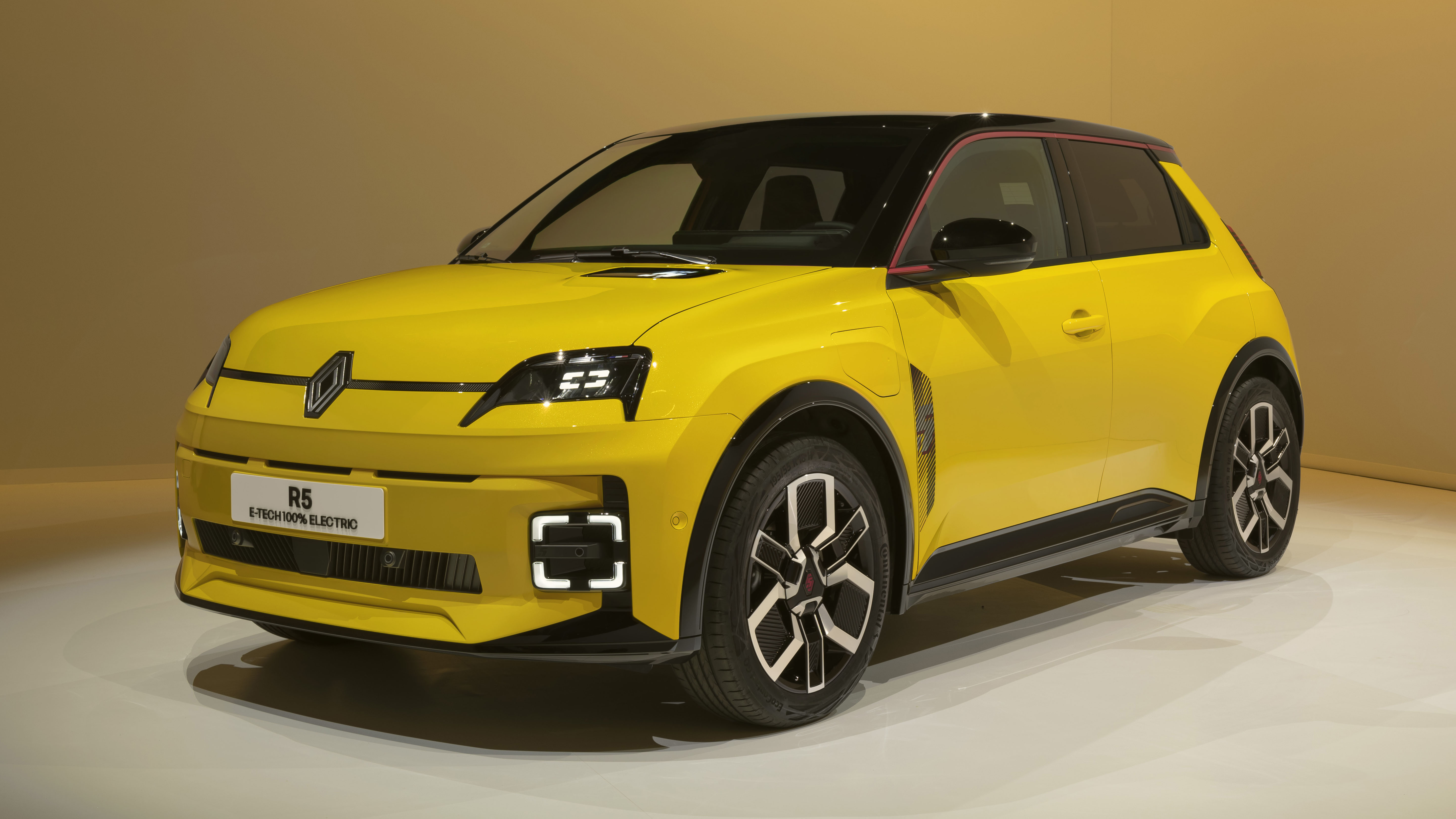 New Renault 5 E-Tech revealed 2024