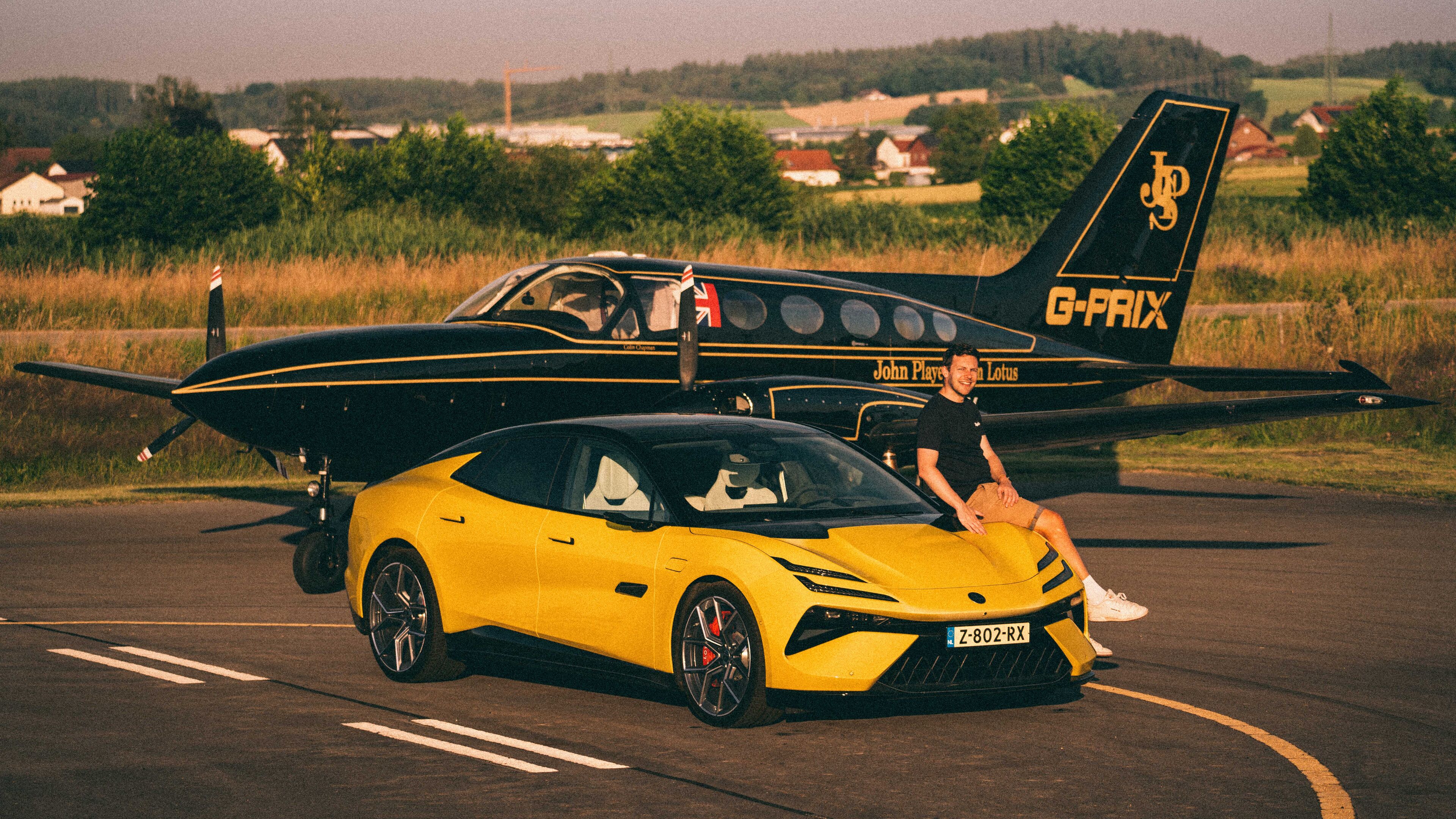 Colin Chapman's plane & Lotus Emeya S