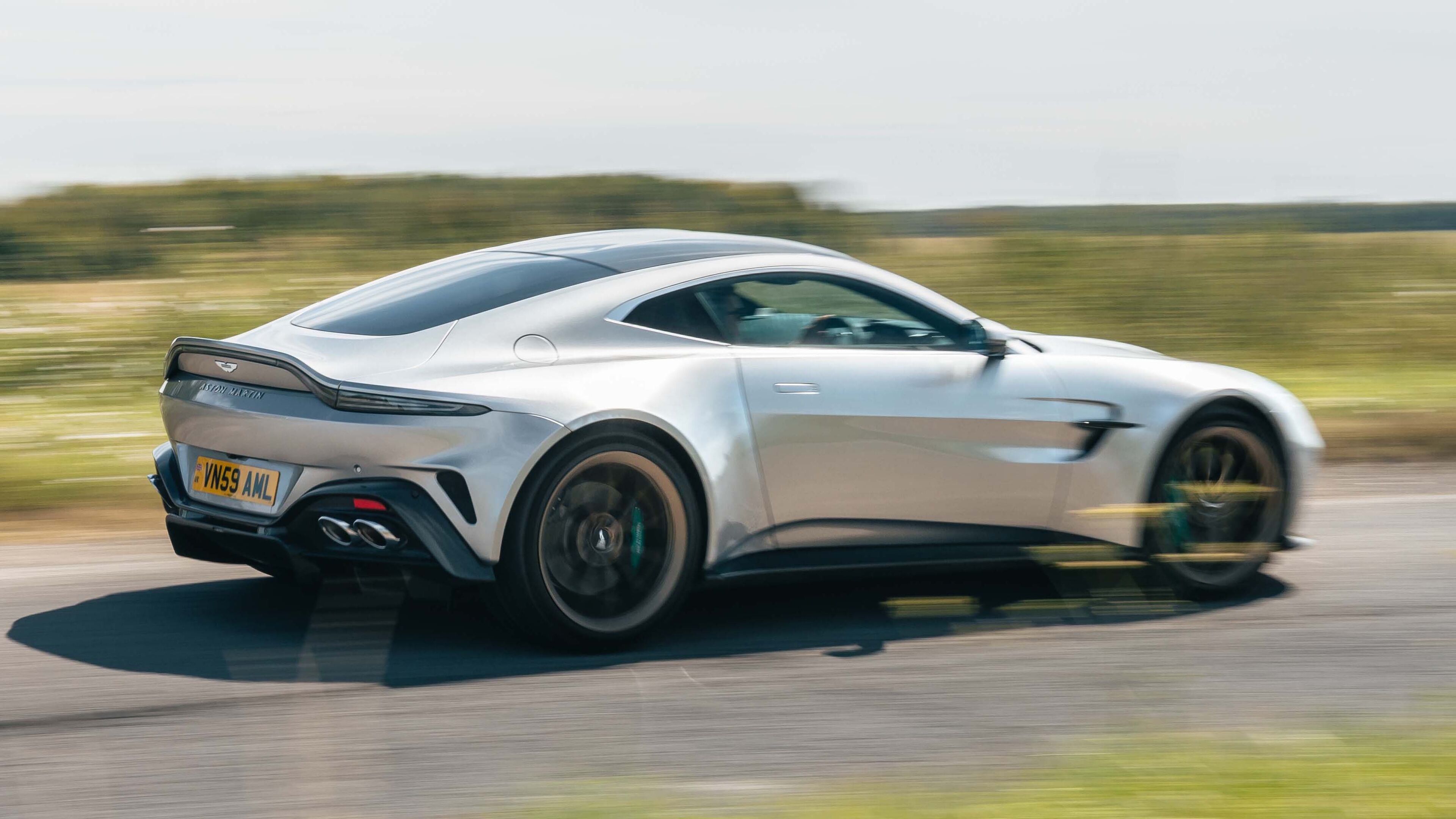 Aston Martin Vantage 
