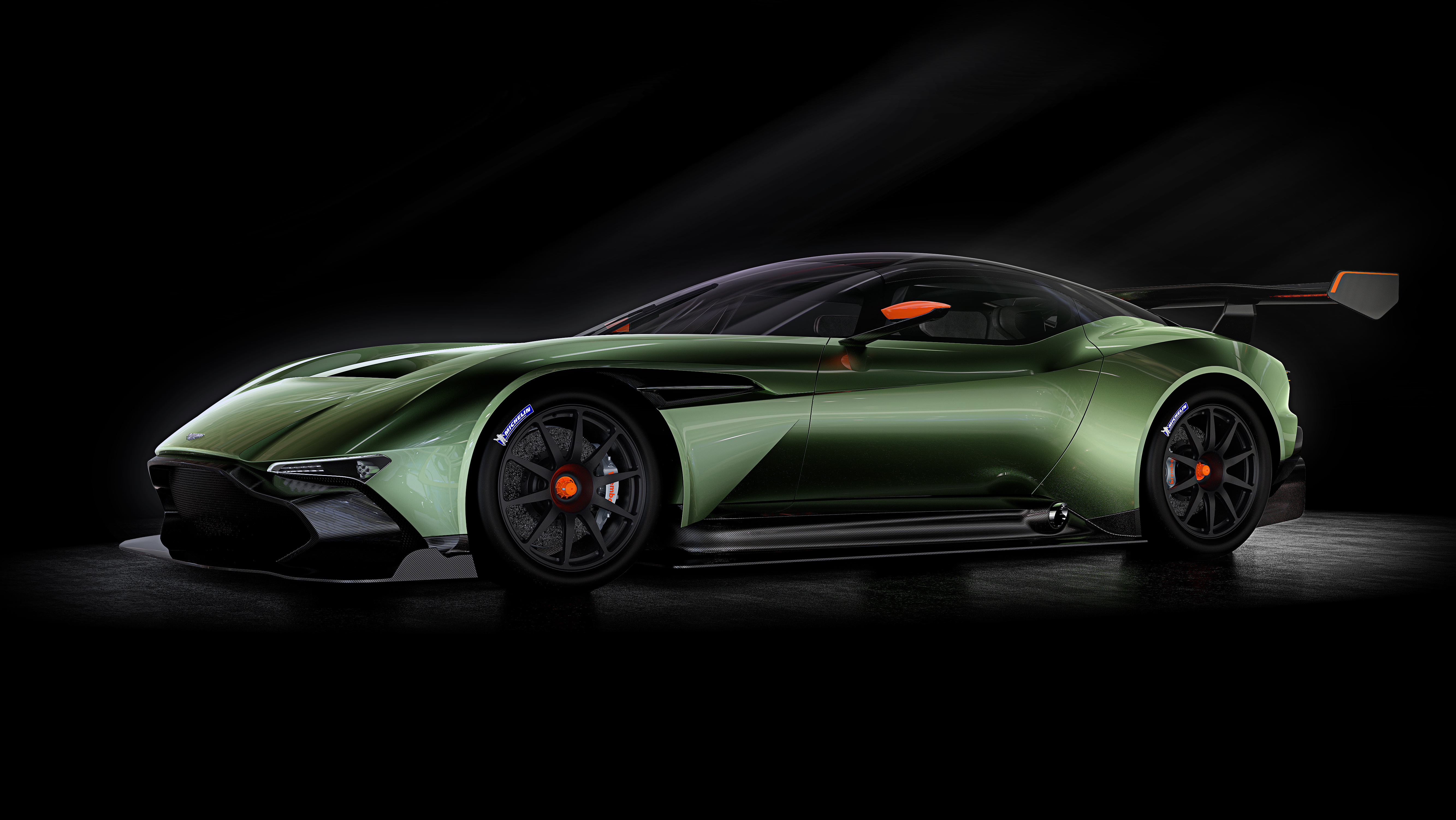 aston_martin_vulcan_01.jpg