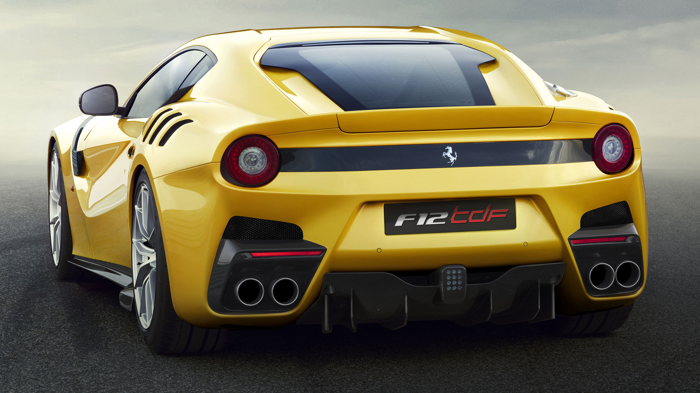 ferrari_f12tdf_5low.jpg