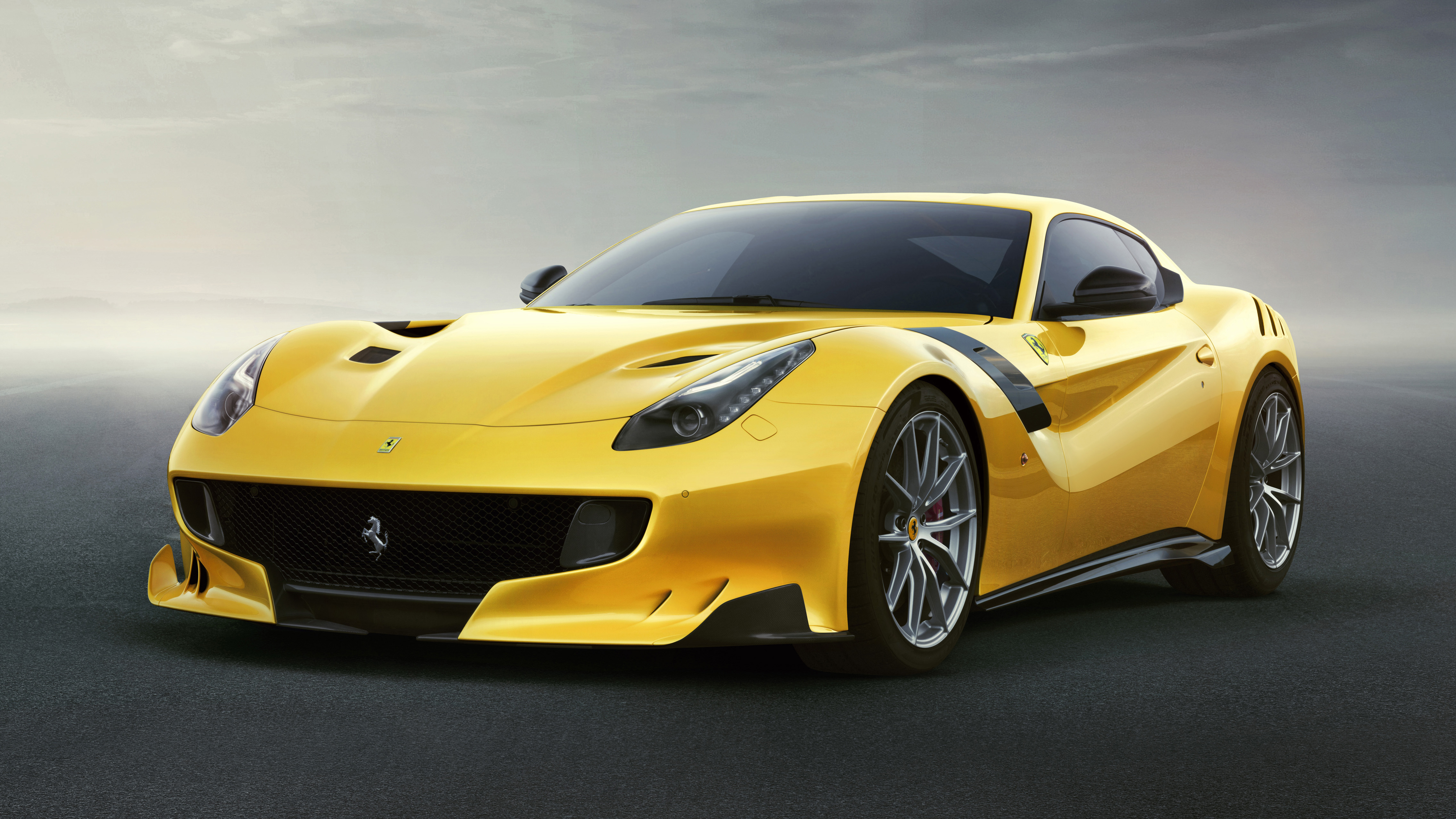 ferrari_f12tdf_4low.jpg