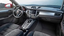 embargo_02_30_am_cet_28_october_2015_porsche_macan_gts_interior.jpg