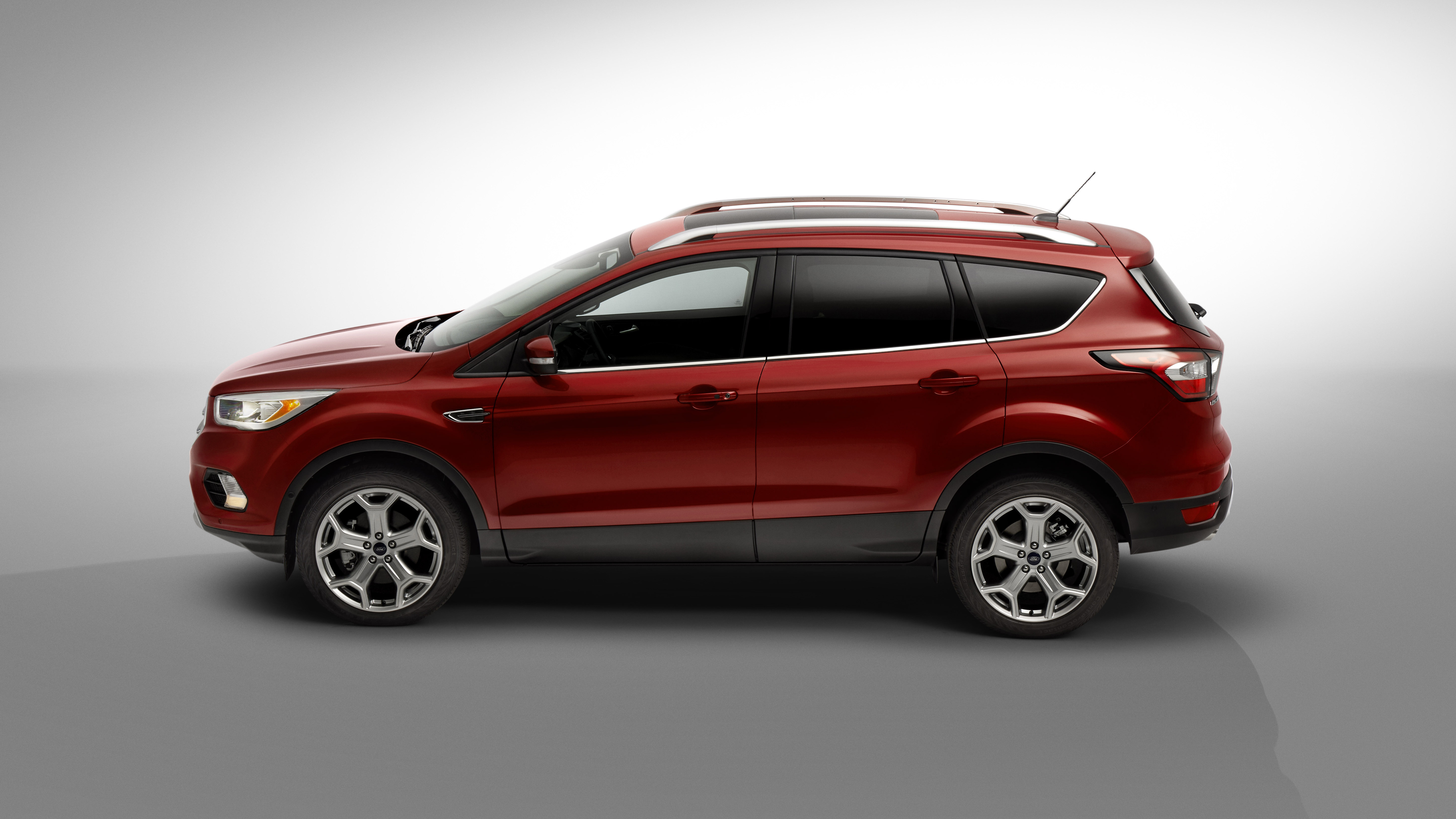 17fordescape-titanium_02_hr.jpg