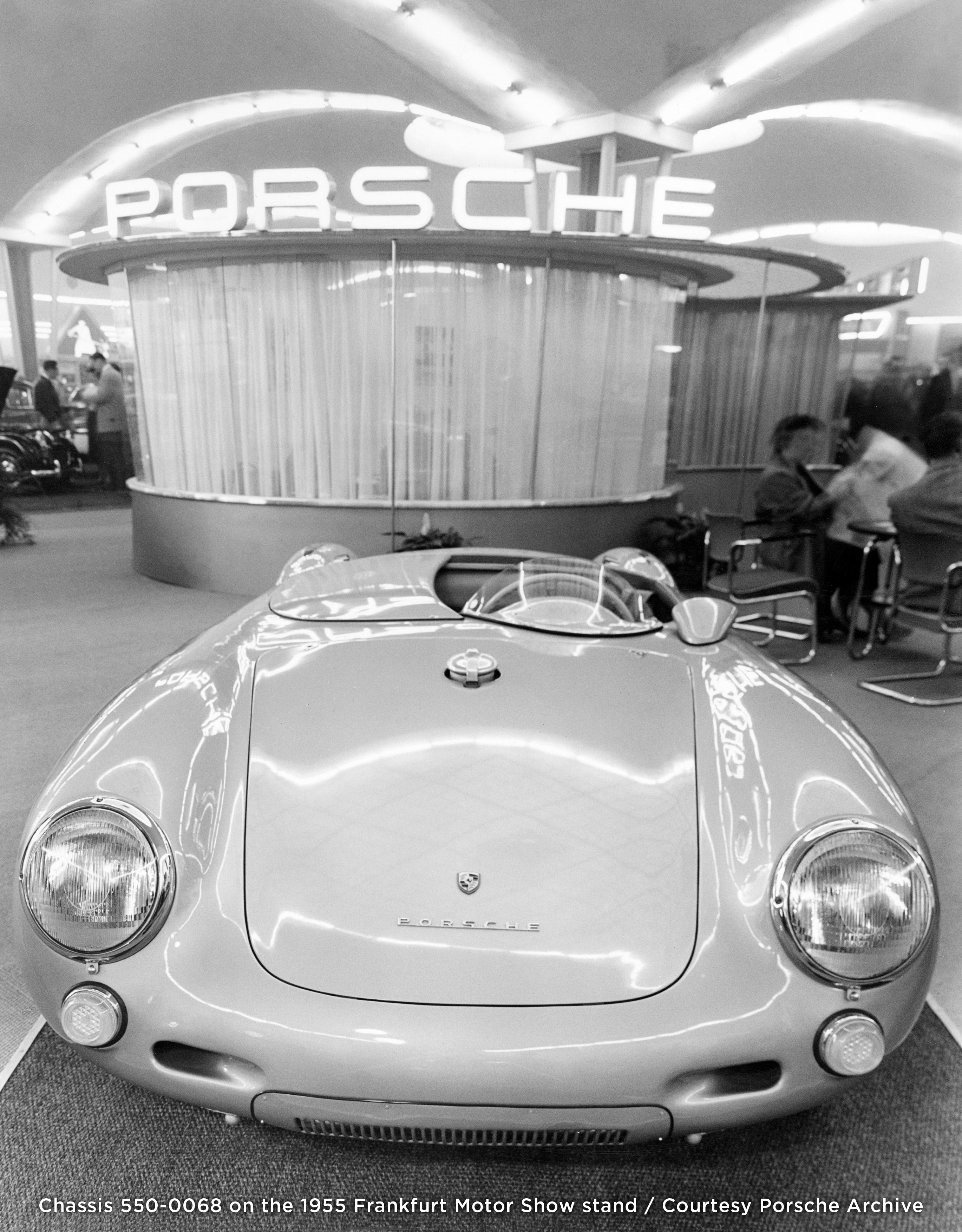 chassis_550_0068_on_the_1955_frankfurt_motor_show_stand_courtesy_porsche_archive_2.jpg
