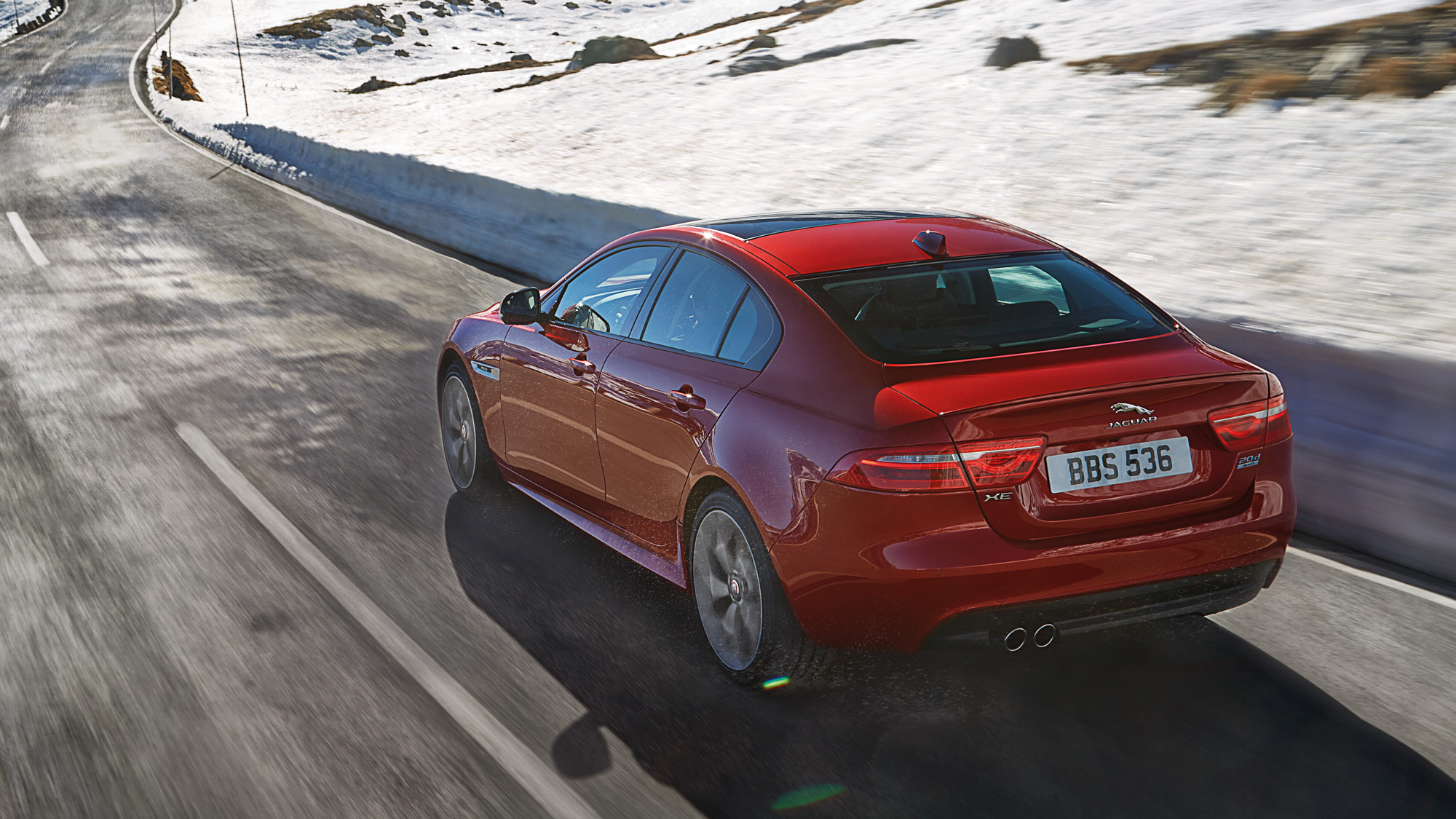 jaguar_xe_awd_location_05.jpg