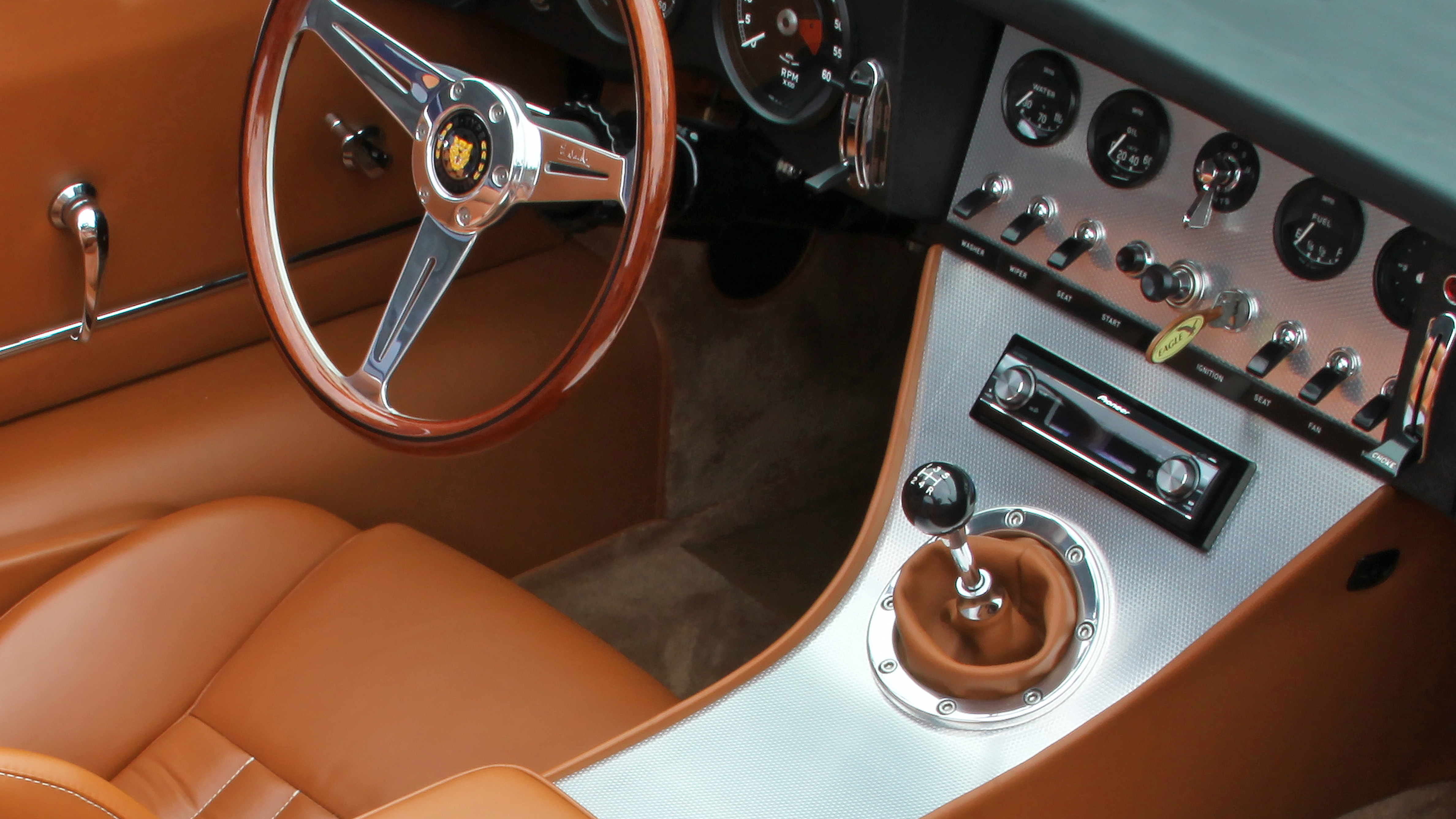 eagle-spyder-gt-dash-detail.jpg