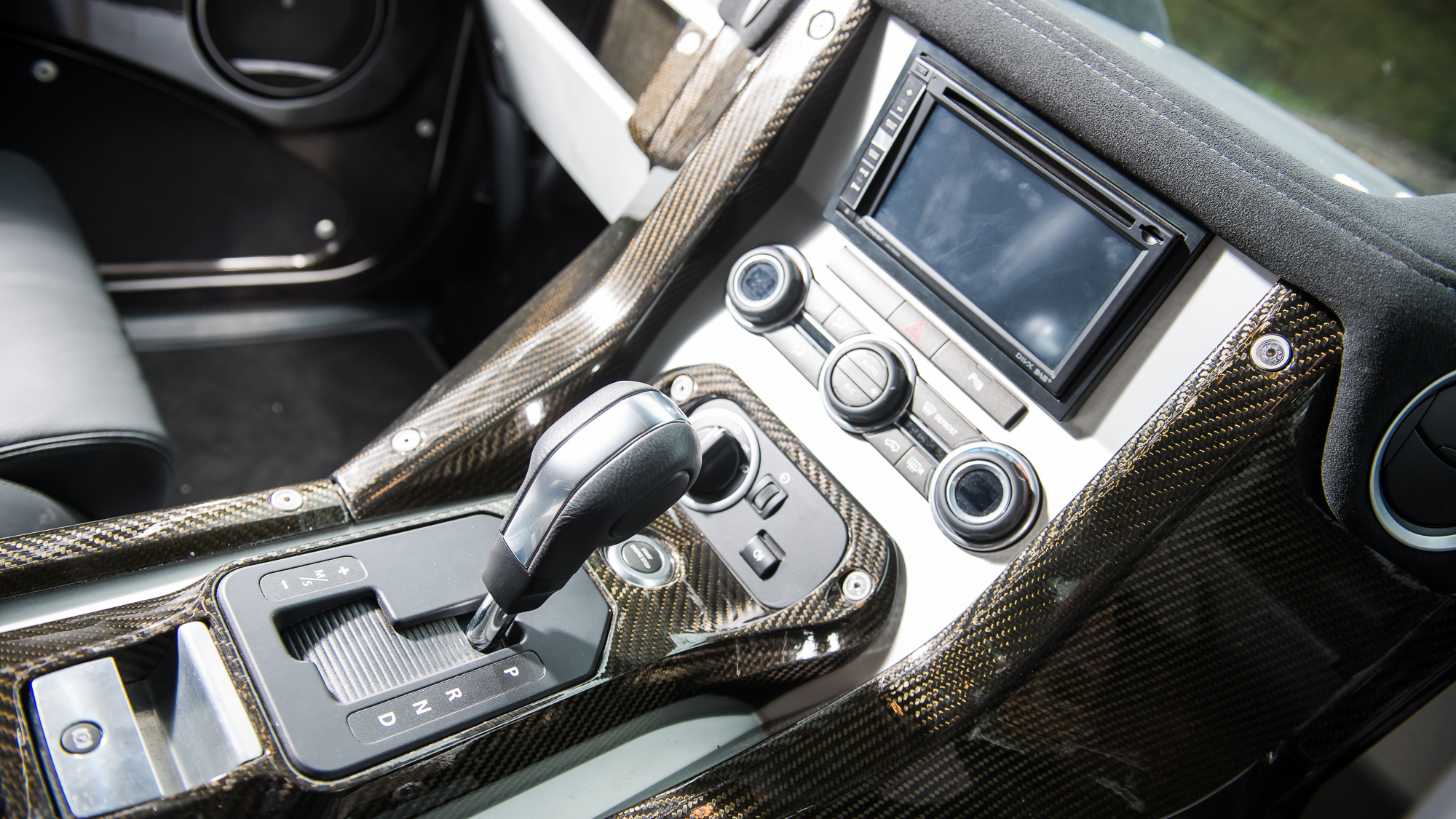 2015_bowler_exr_s_side_interior_detail_hr.jpg