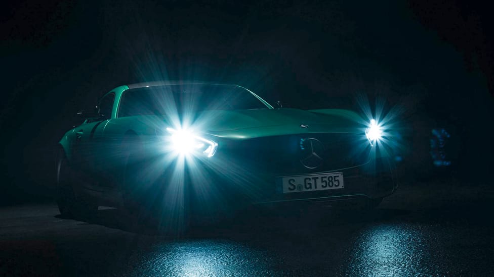 mercedes-amg-gt-r-teaser-image.jpg