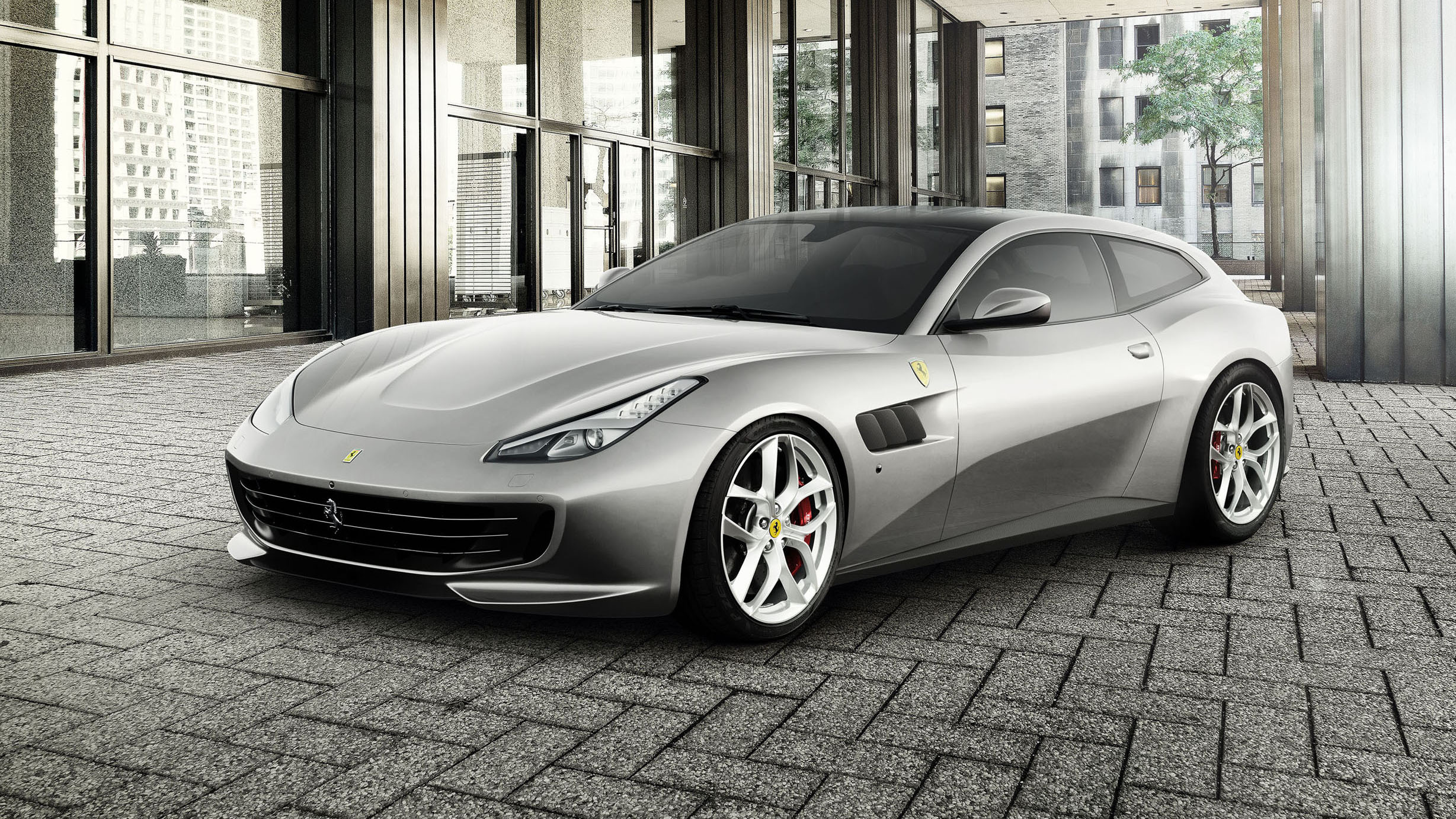 ferrari_gtc4lusso_t_1.jpg