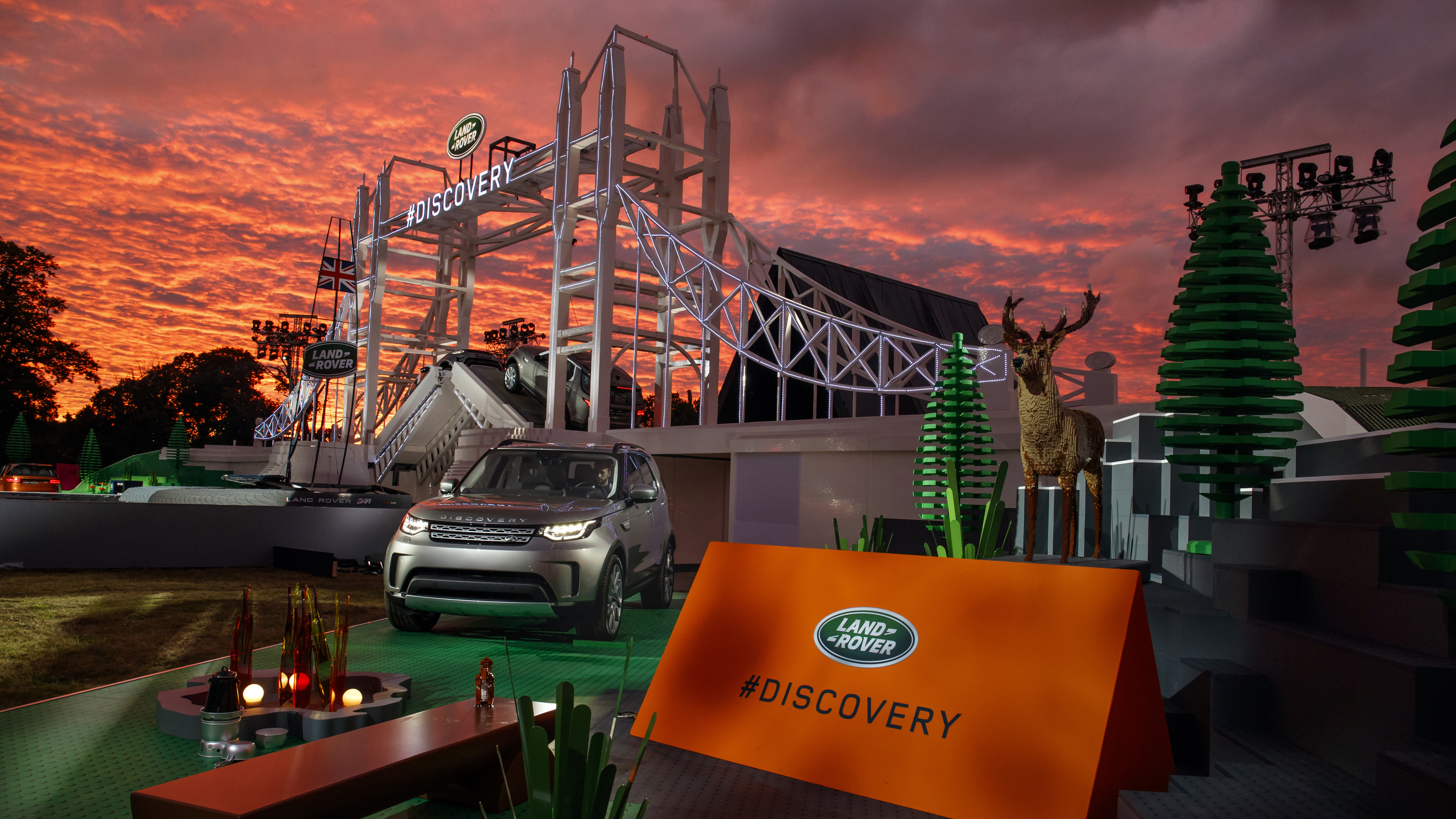 land_rover_unveils_the_new_discovery_at_launch_event_at_packington_hall_solihull_uk_alongside_world_record_breaking_lego_structure_of_londons_tower_bridge.jpg