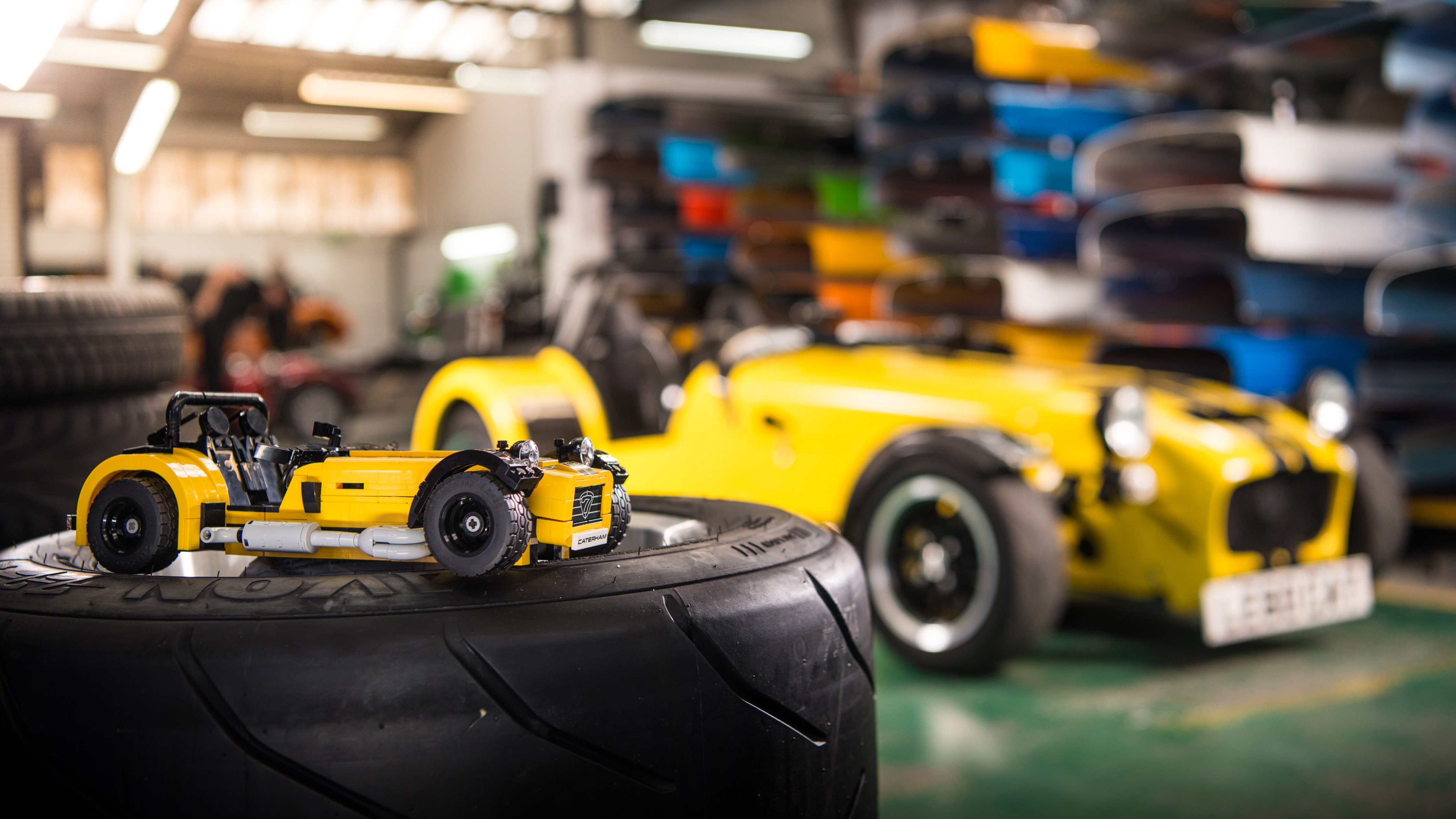 lego_caterham_620r_2.jpg