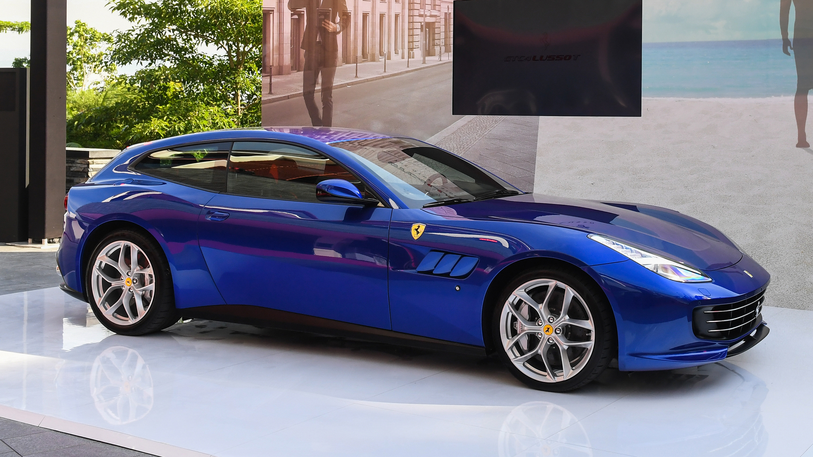 160609-car-gtc4lusso-t-singapore.jpg