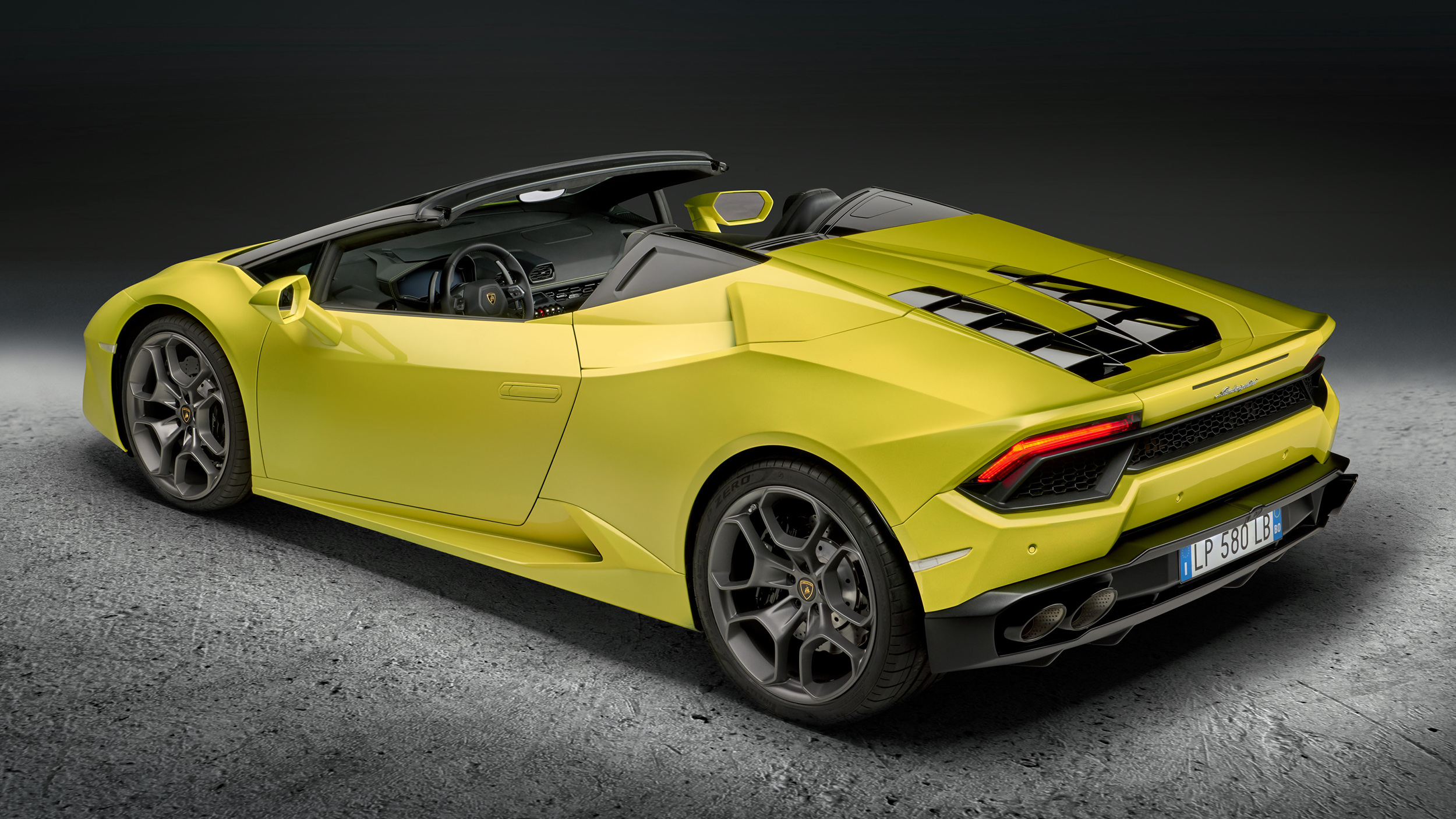 huracan_spyder_rwd_-_3-4_rear.jpg