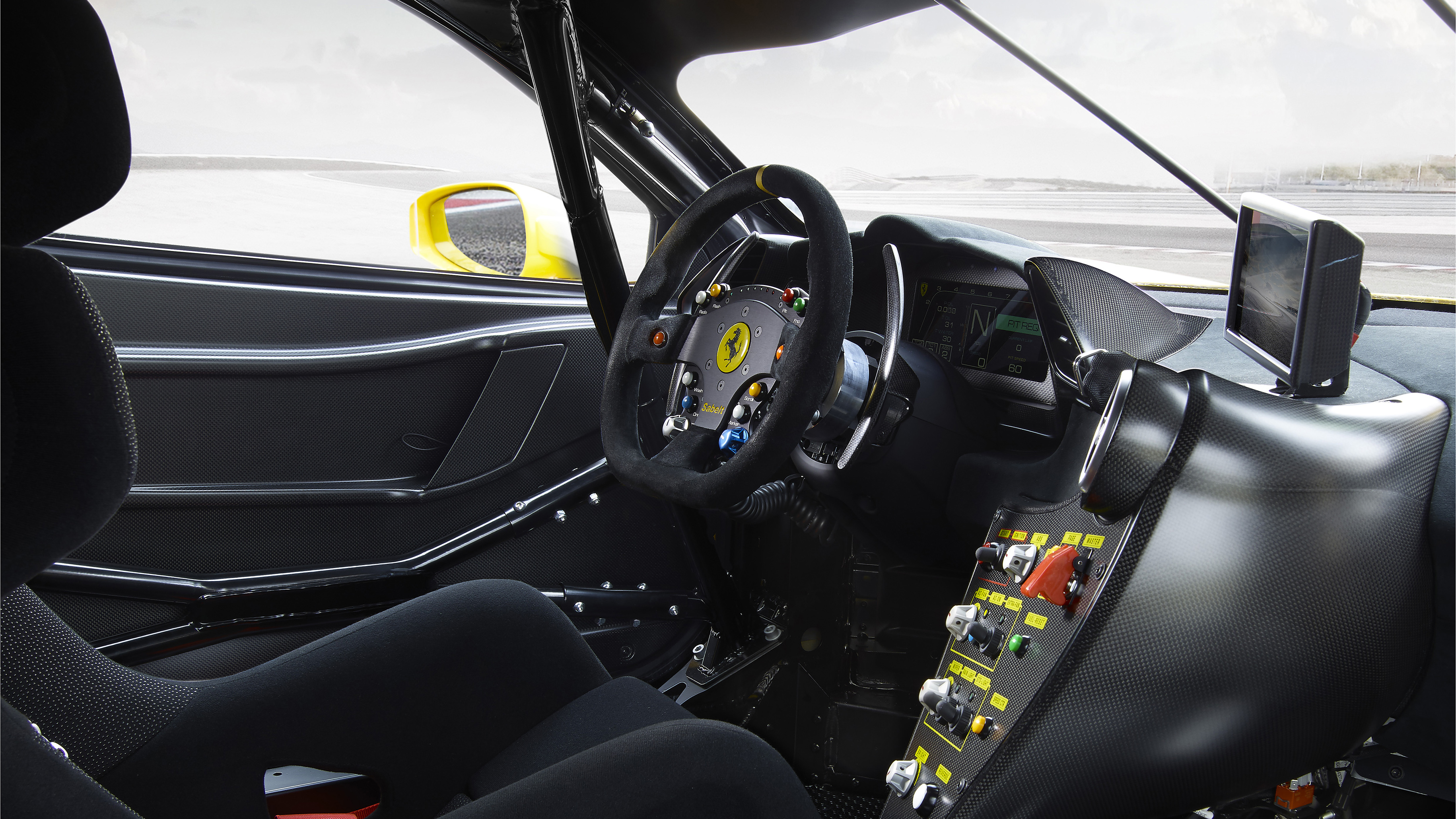 ferrari_488_challenge_interno_2.jpg