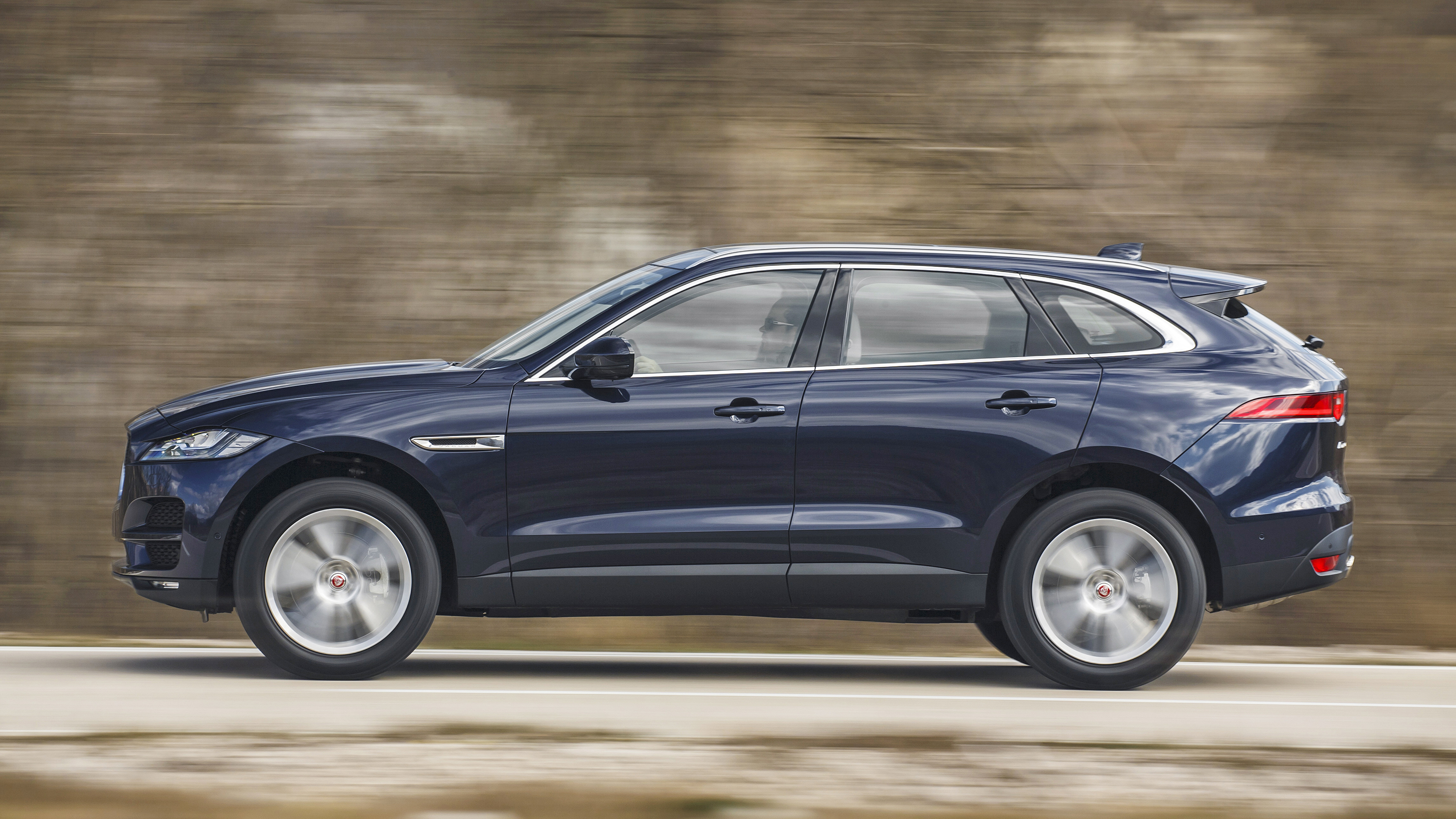 jag_fpace_3.0_tdv6_portfolio_image_150217_035.jpg