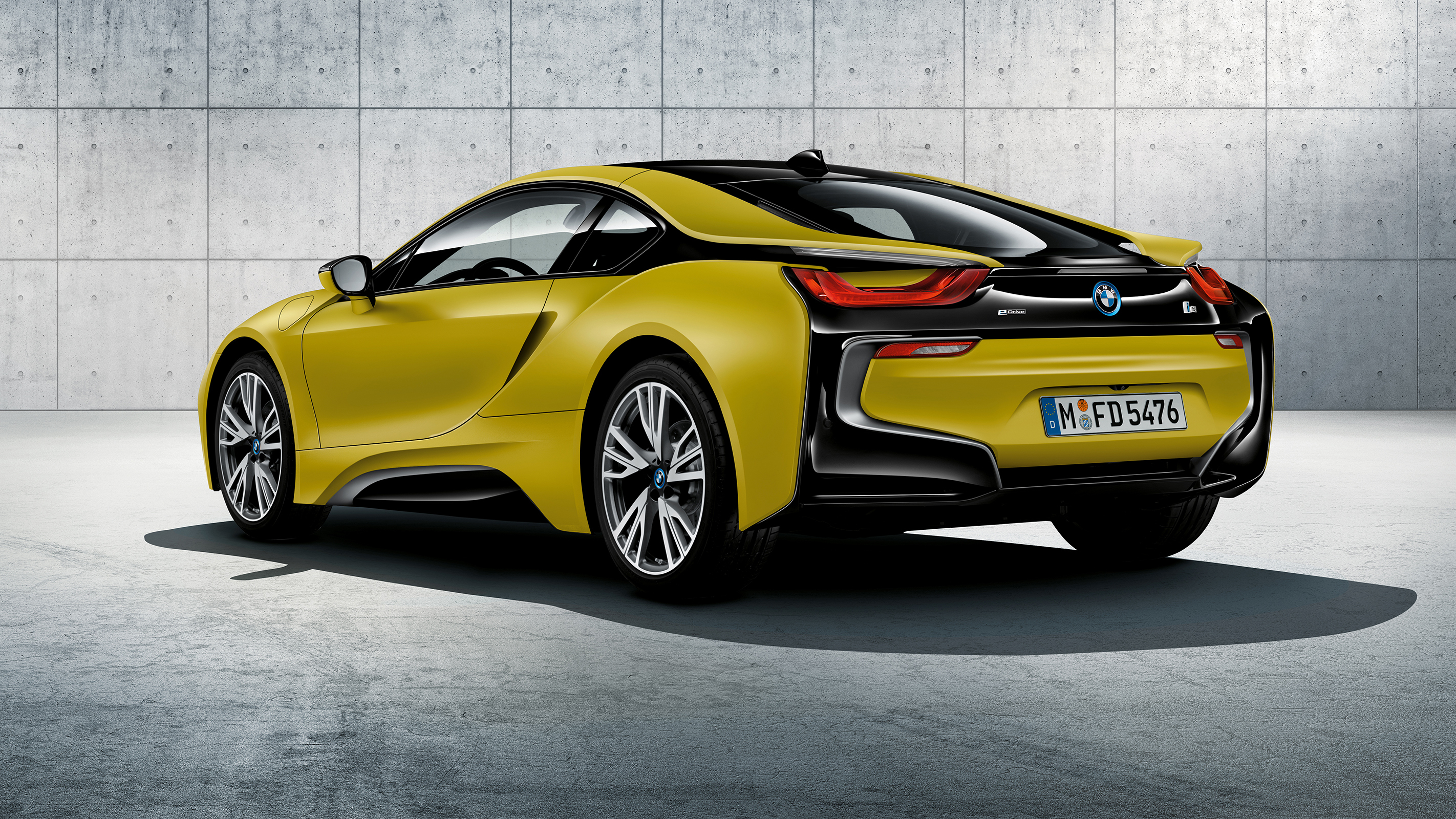 p90246548_highres_the-new-bmw-i8-froze.jpg