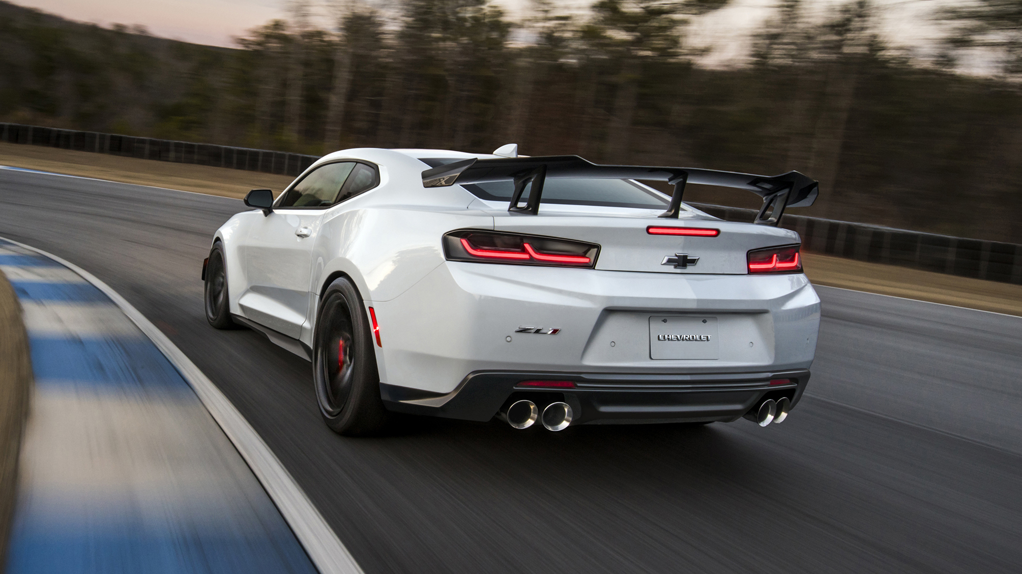 2018-chevrolet-camaro-zl1-1le-002-1.jpg