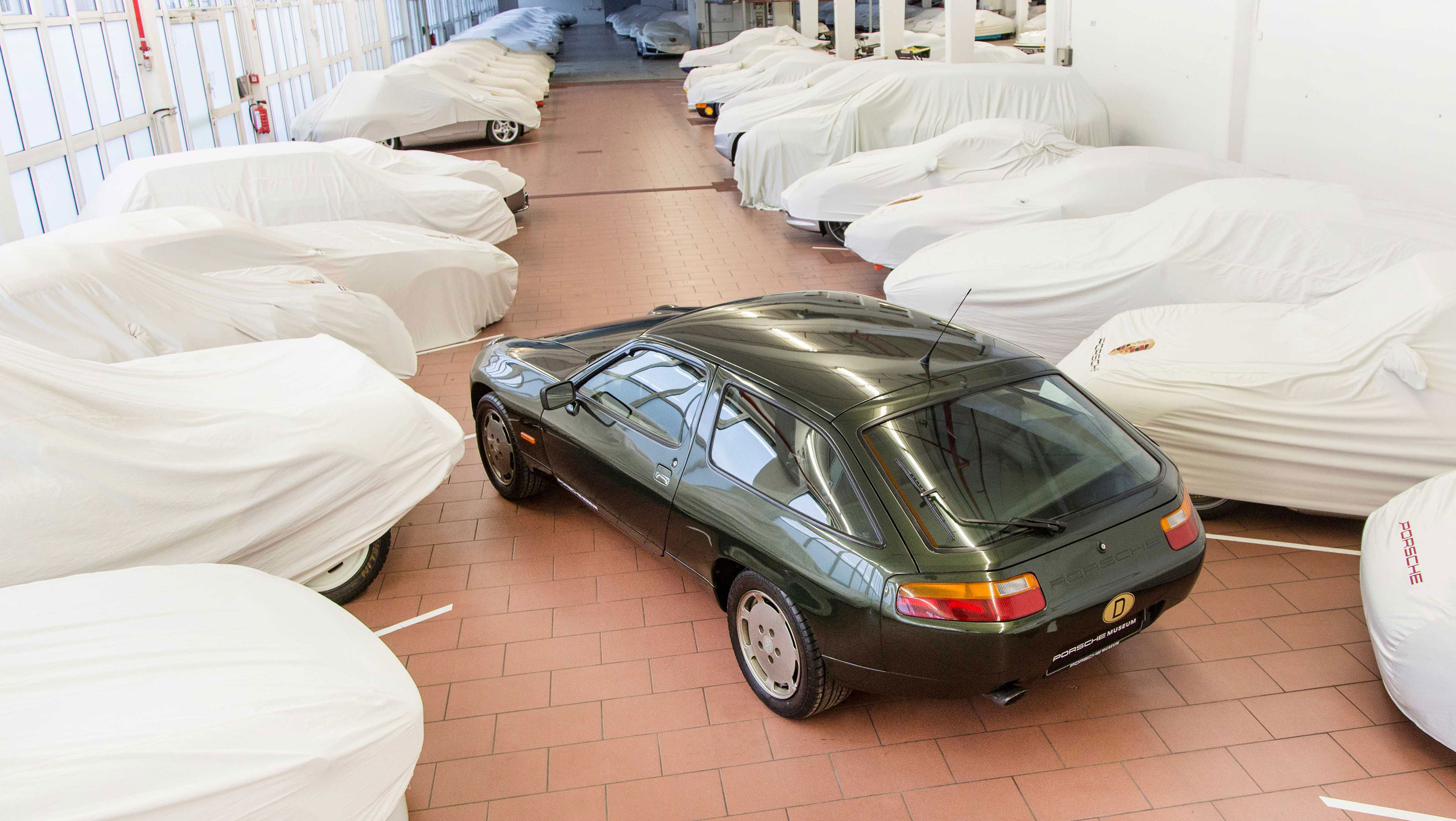 high_928_4_stuttgart_2017_porsche_ag_2.jpg