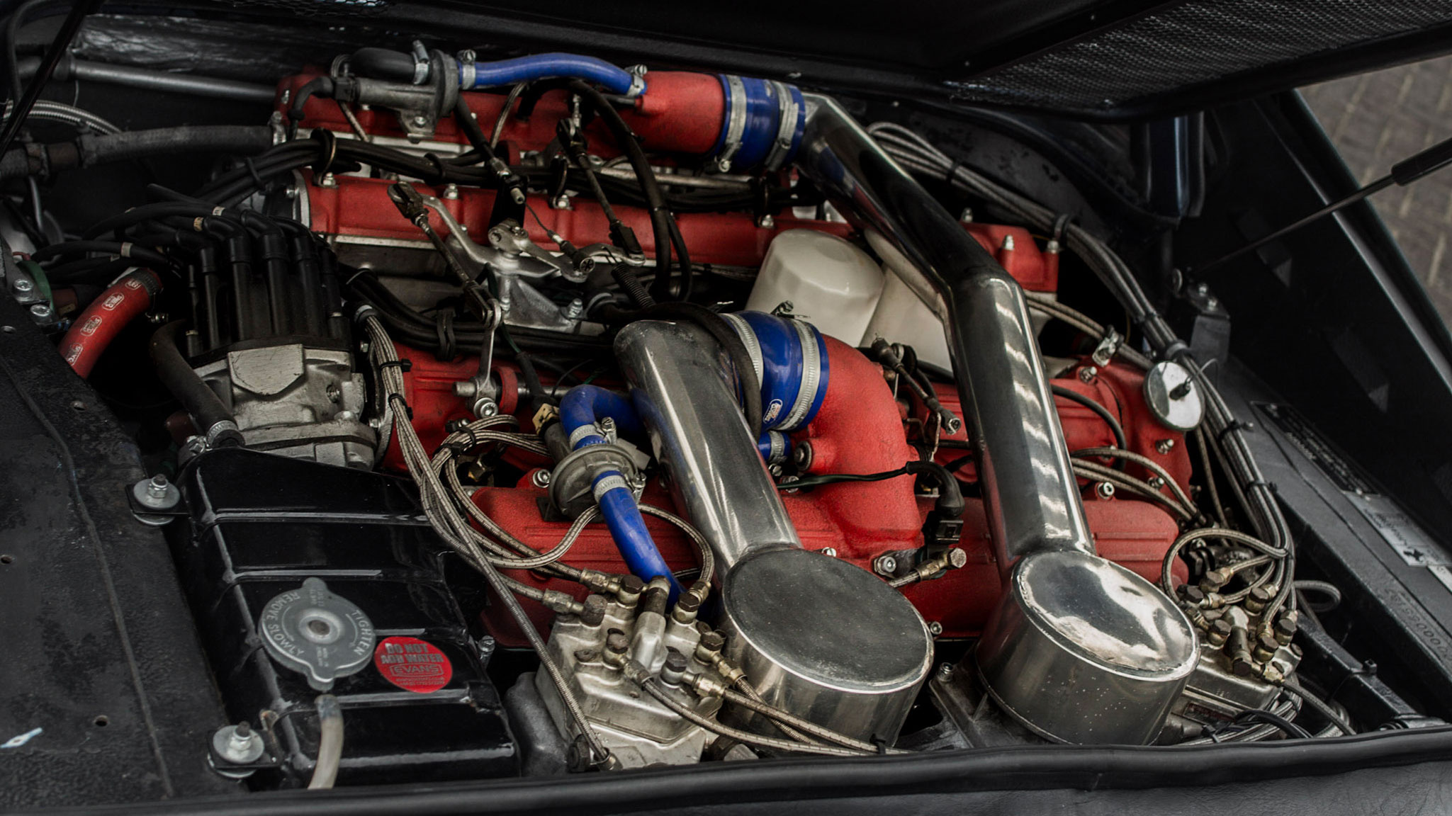 1985-ferrari-308-gts-qv-engine.jpg