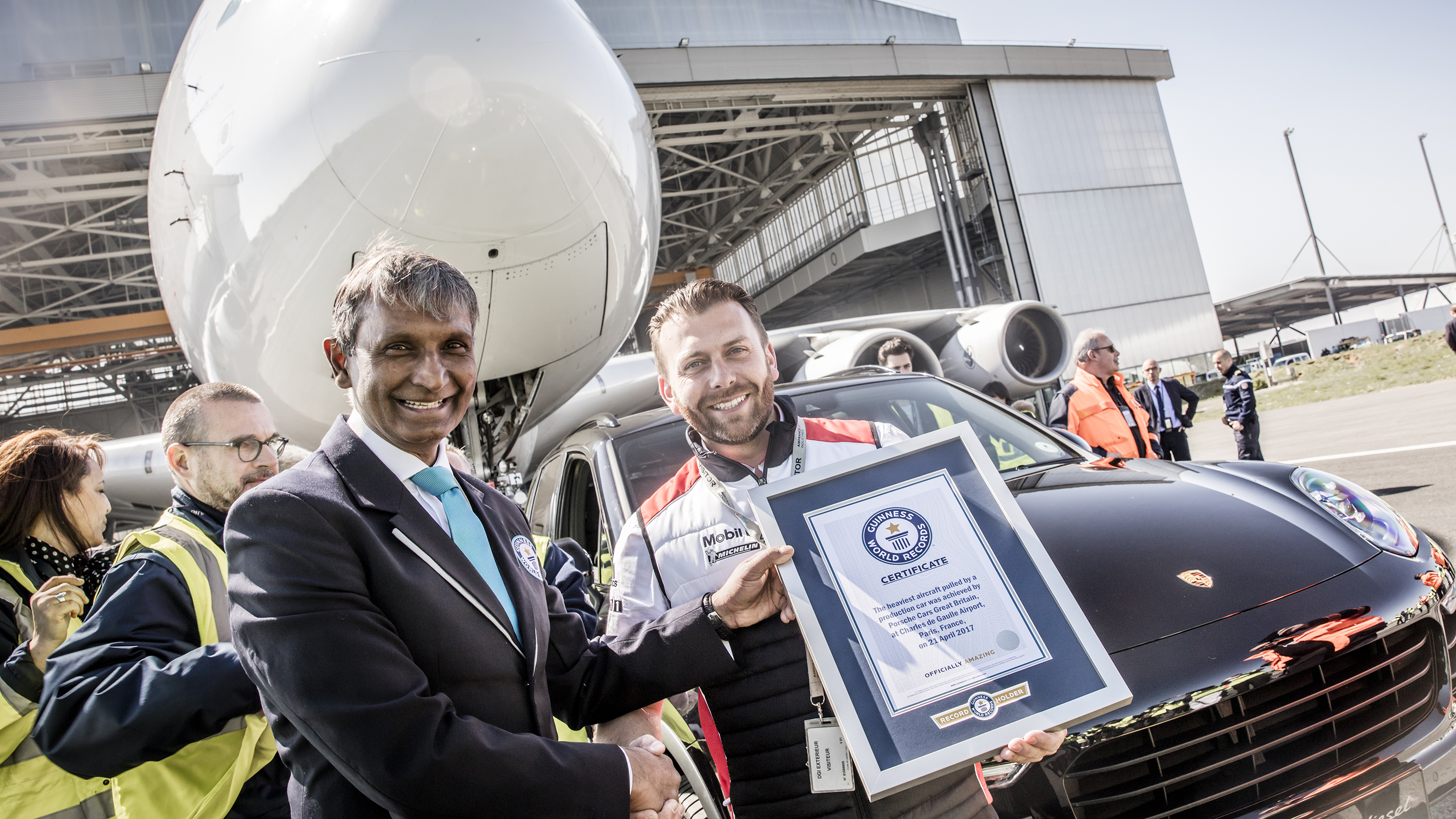 World Record for towing the Porsche Cayenne pulls Airbus A380