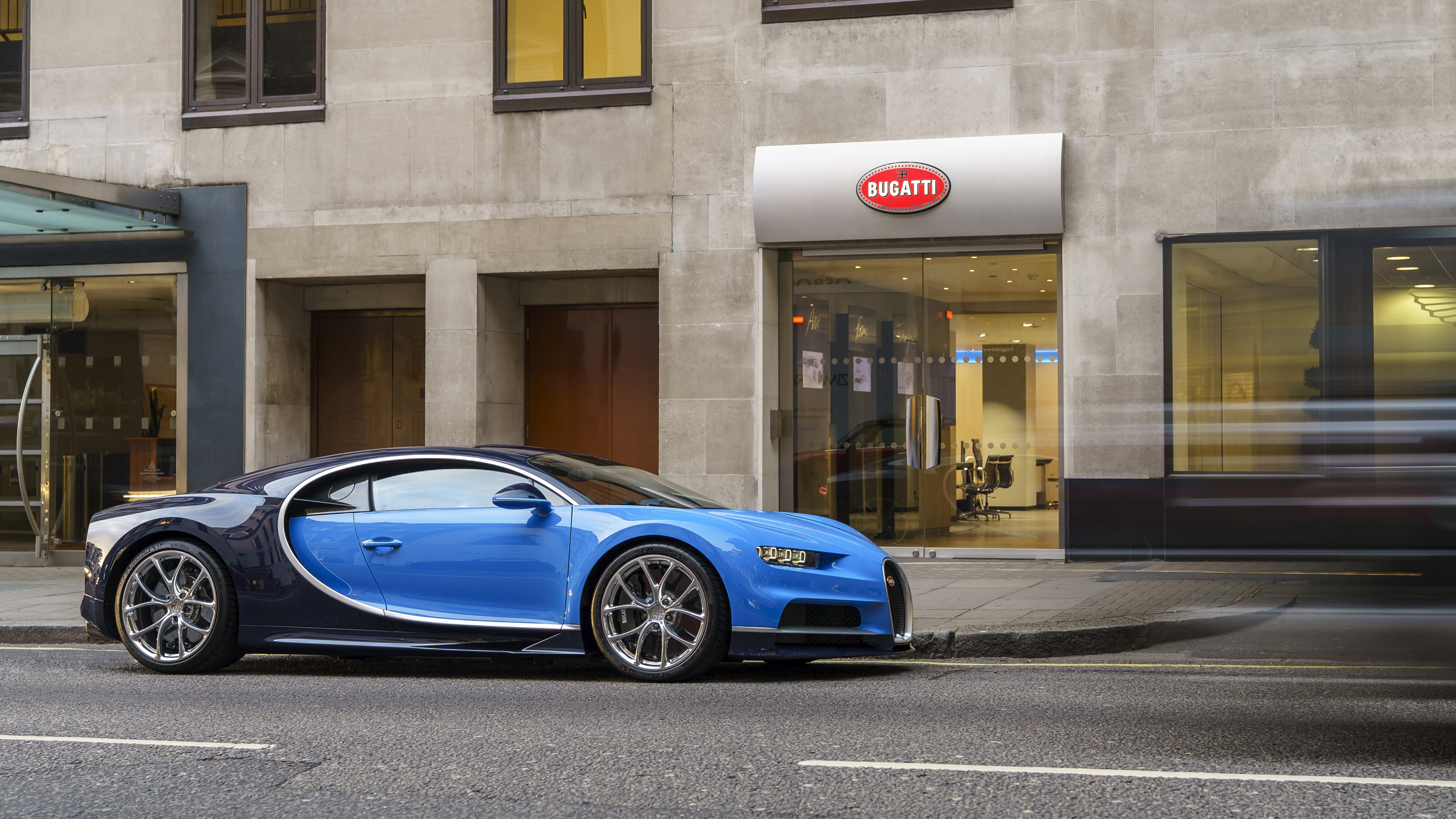 02_first_chiron_customer_car_uk.jpg