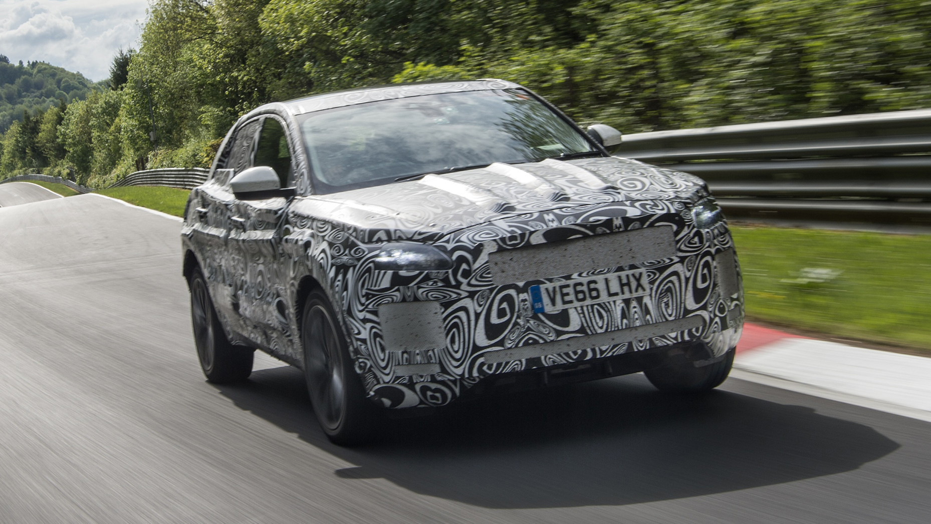 jaguar_e-pace_testing_-_nurburgring.jpg