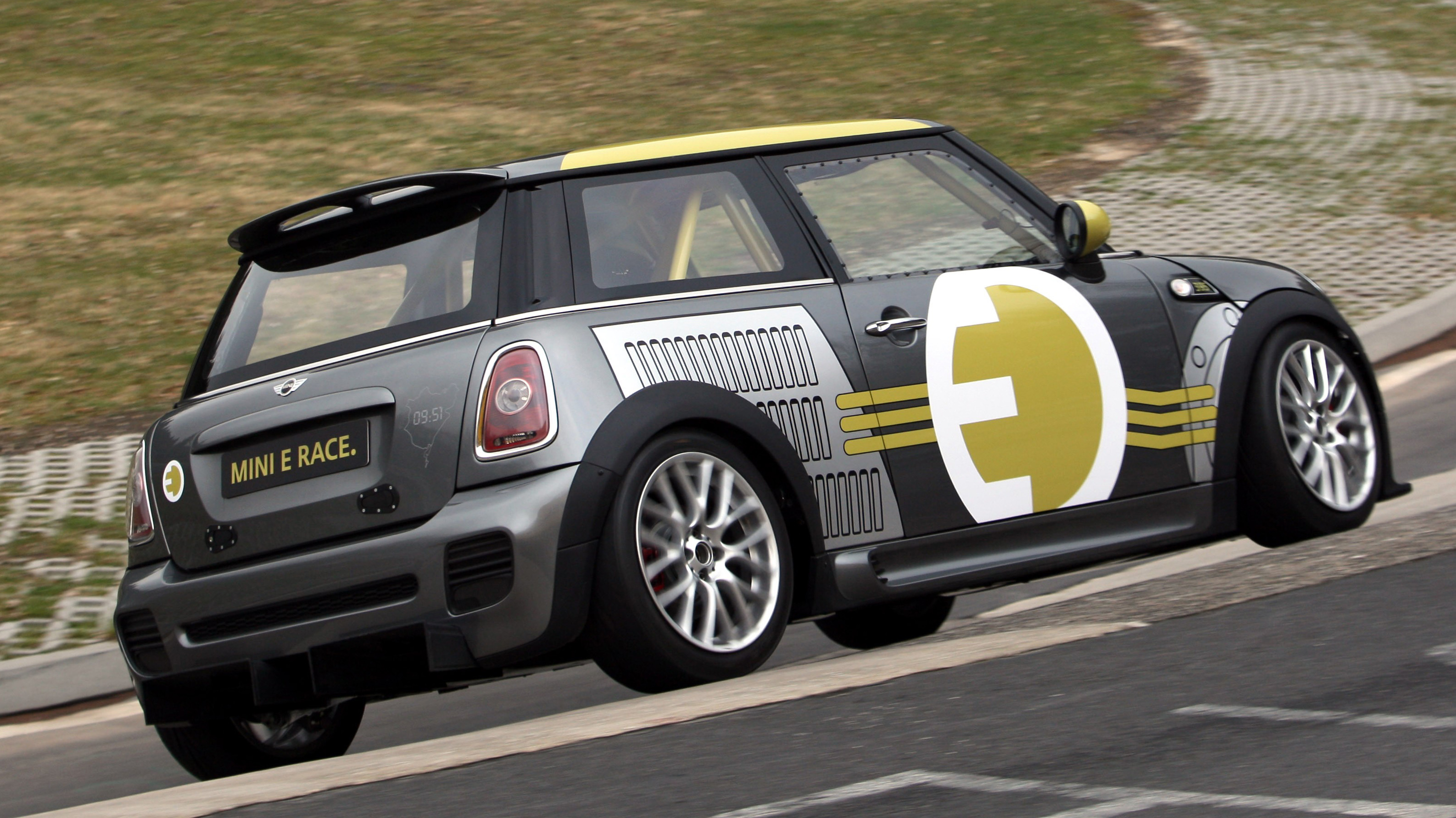 p90059148_highres_mini-e-race-on-the-n.jpg