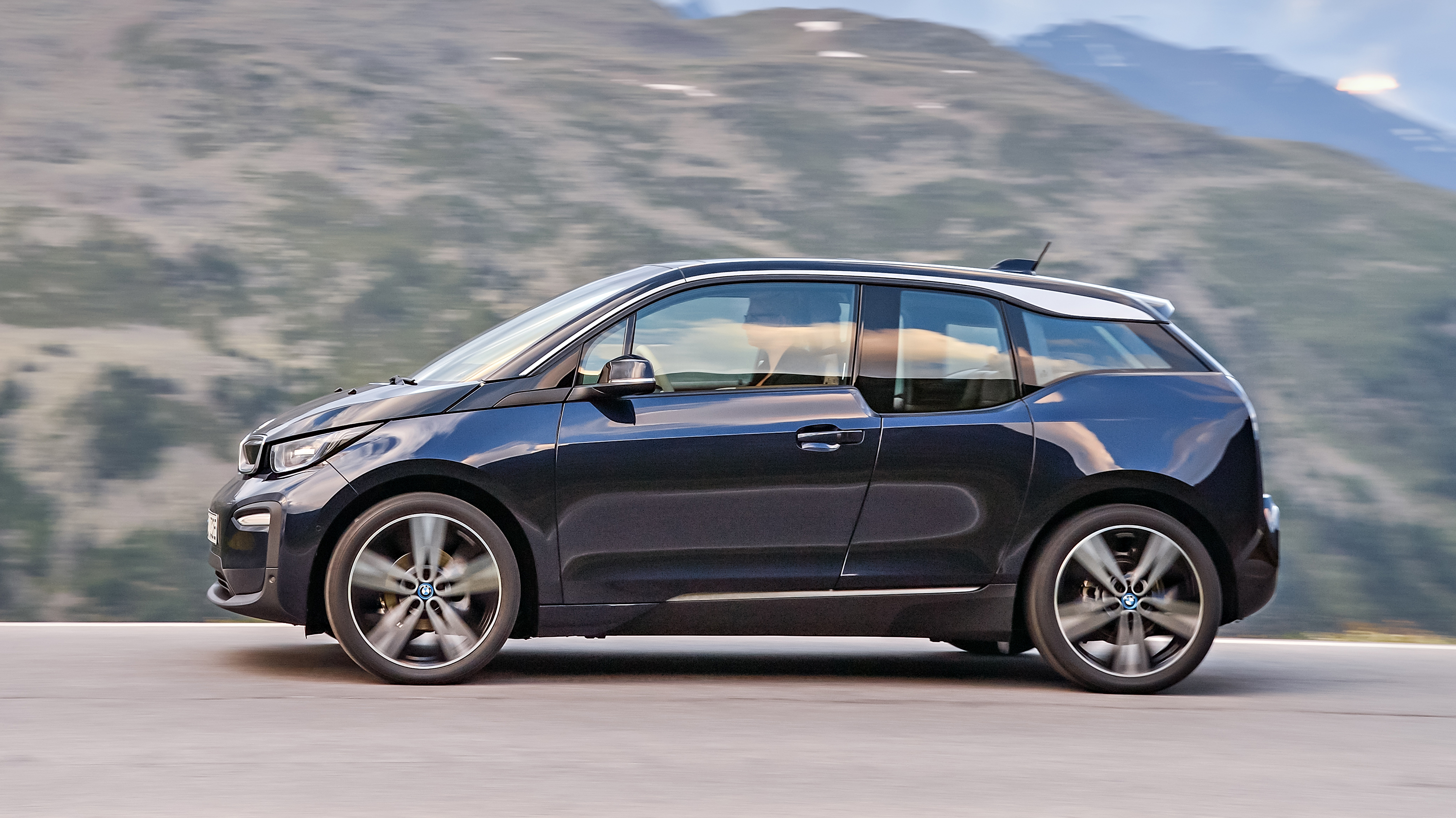 p90273488_highres_the-new-bmw-i3-08-20.jpg