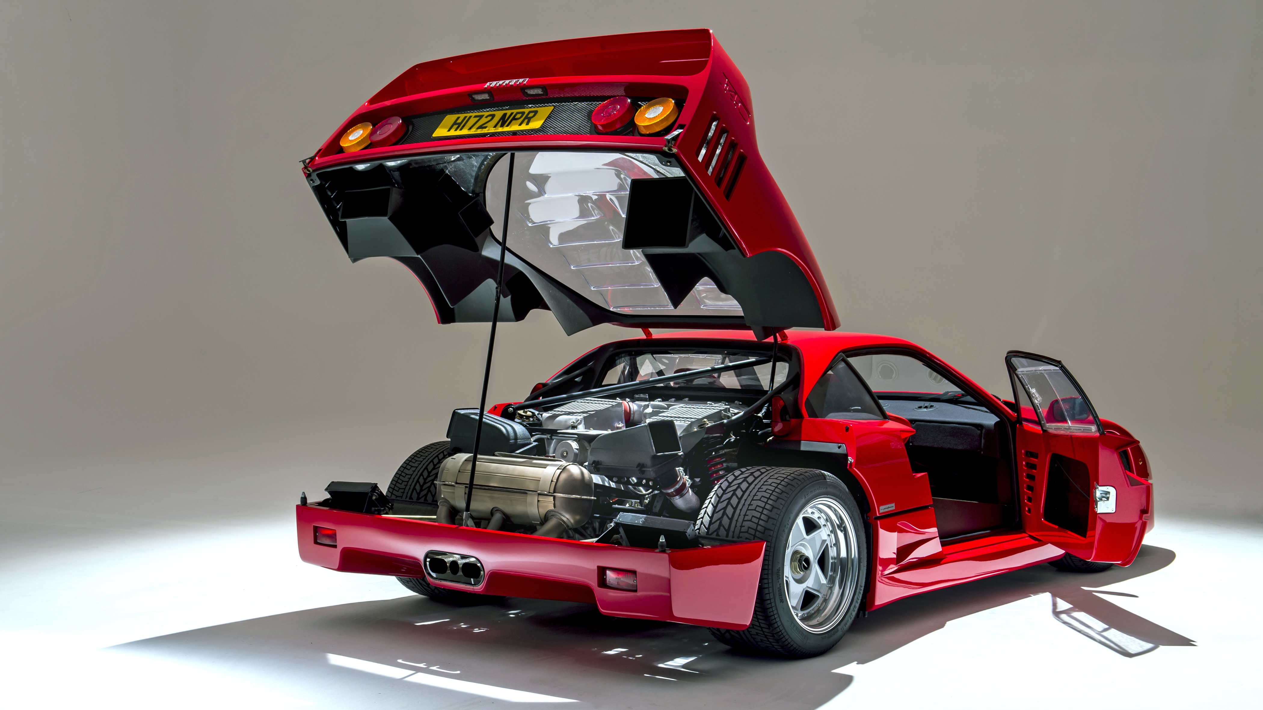 1989_ferrari_f40-boot-open-engine.jpg