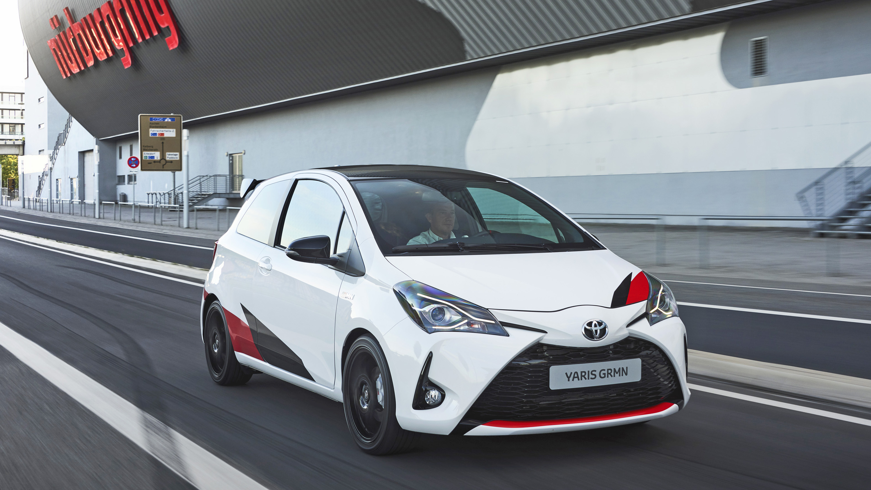 yaris_grmn_dynamic_v2_008.jpg