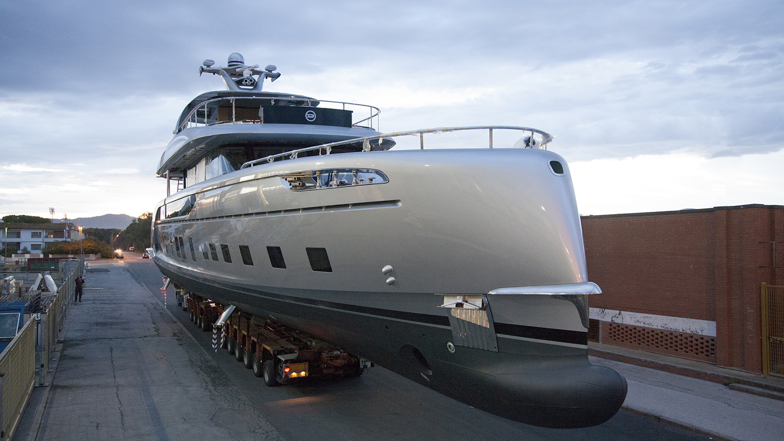 dynamiq-yacht-gtt-115-hybrid-real-1.jpg