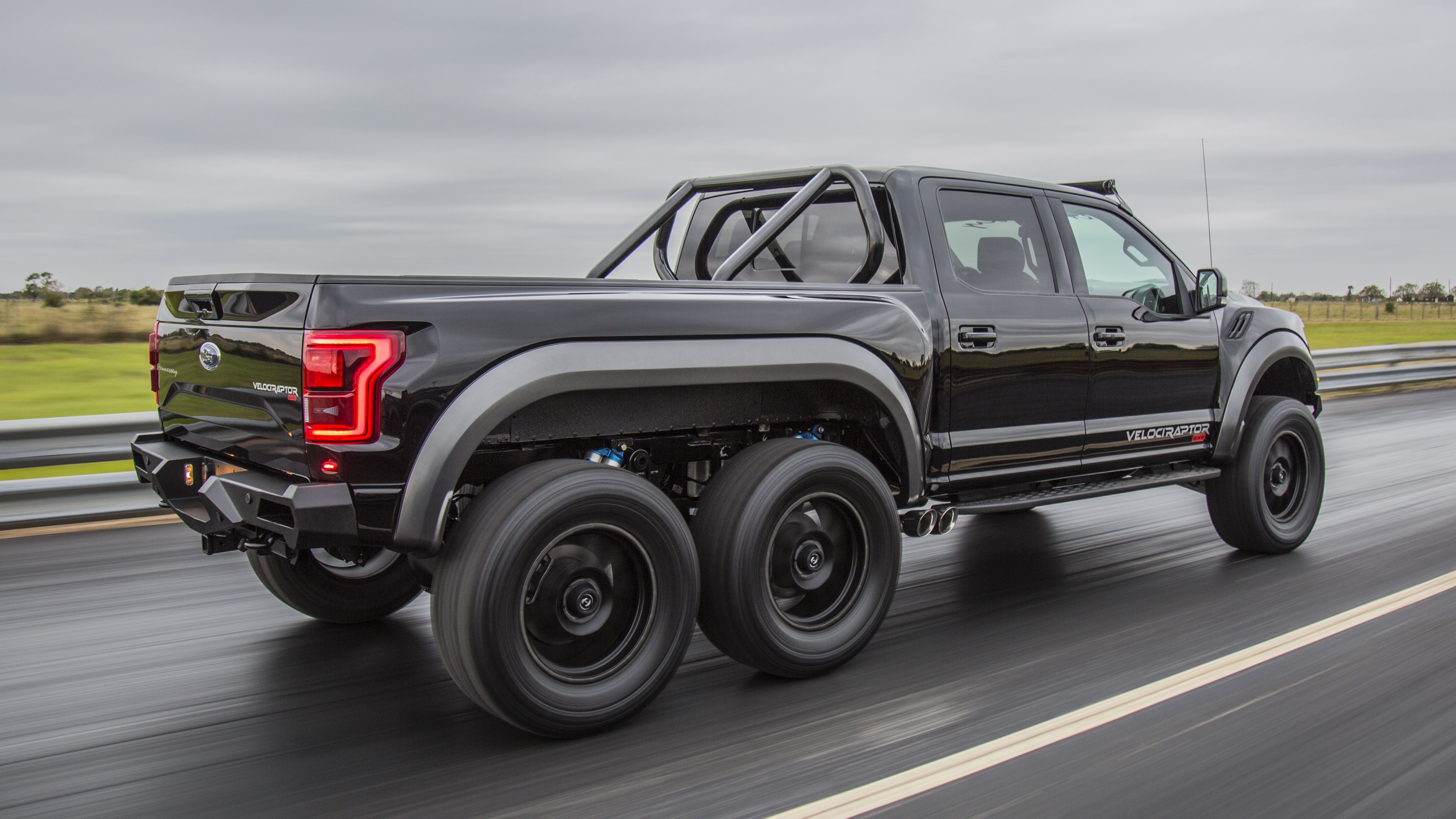 6x6_hennessey_velociraptor-02.jpg