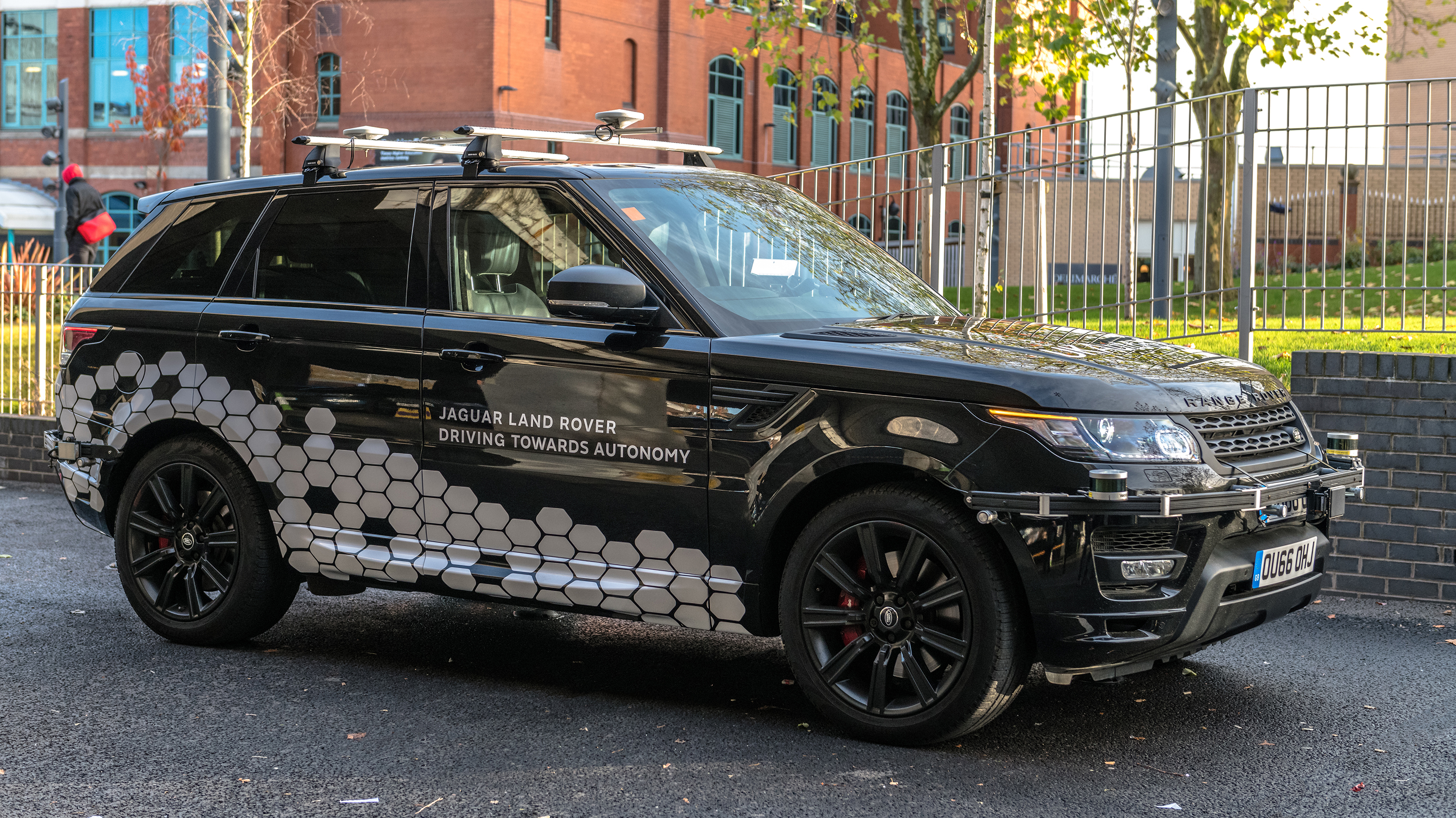 jlr_uk_autodrive_image_exterior_151117.jpg
