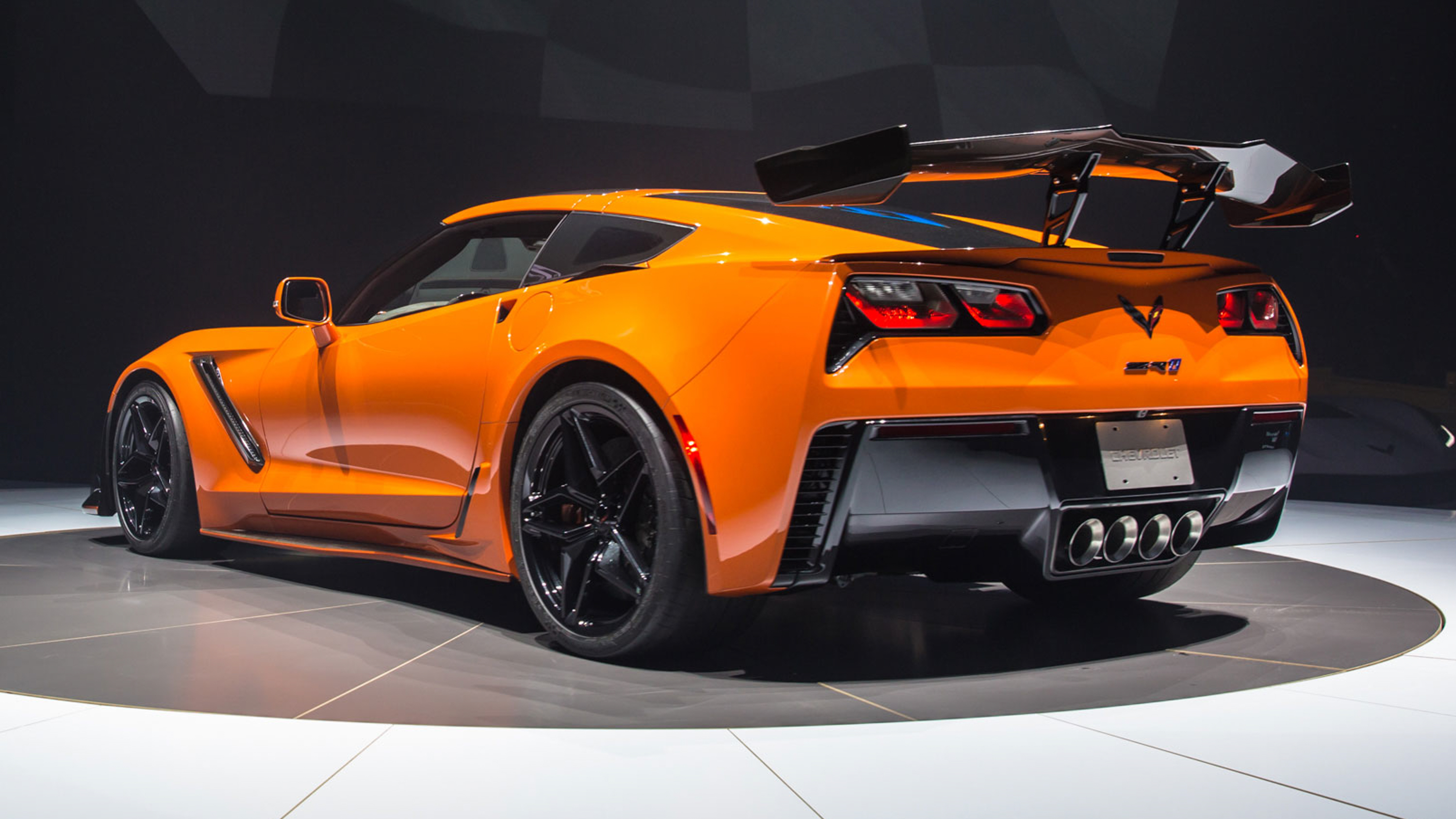 2019-corvette-zr1-worldpremier-03.jpg