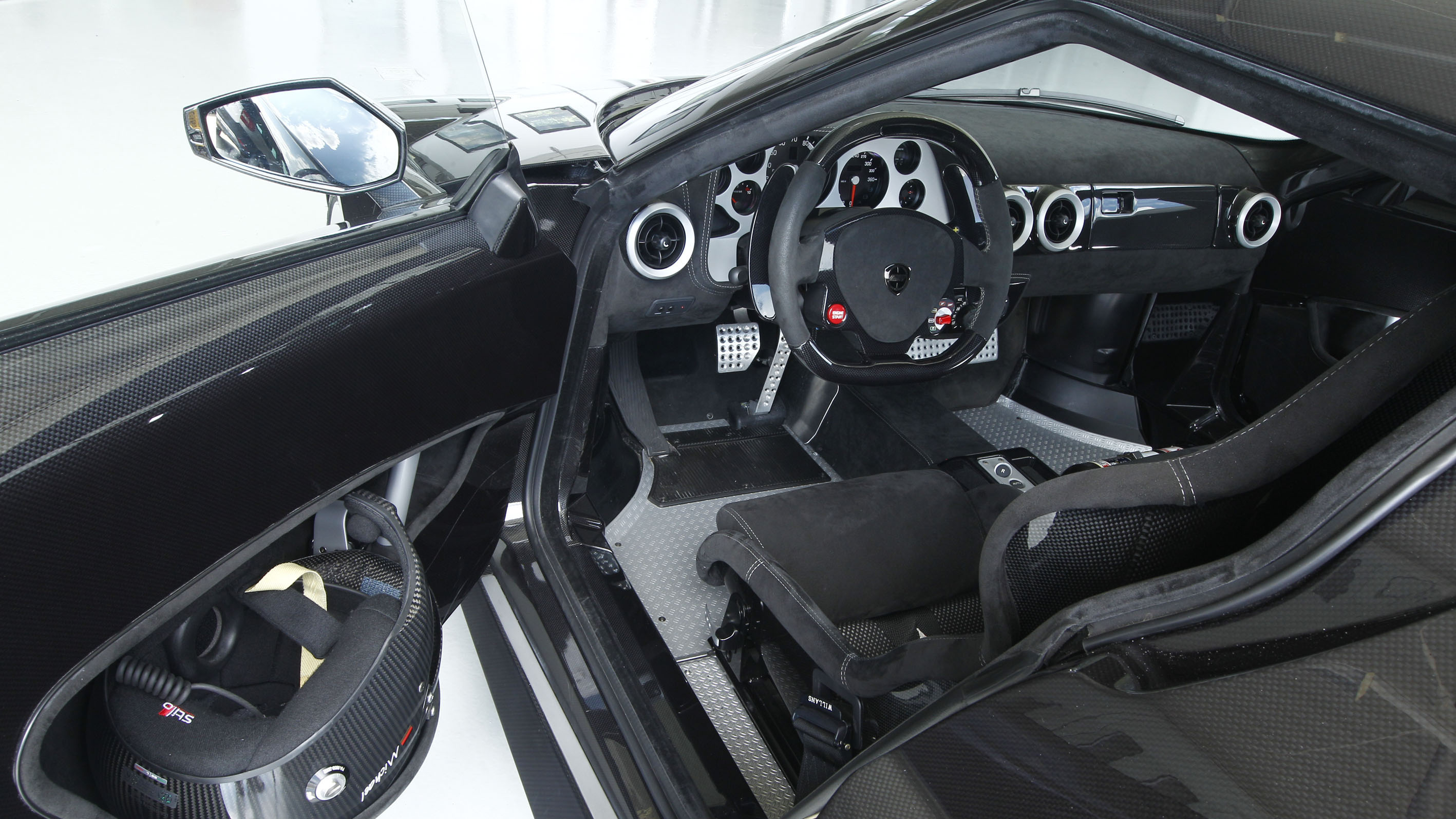 09._new_stratos_innenraum_02_.jpg