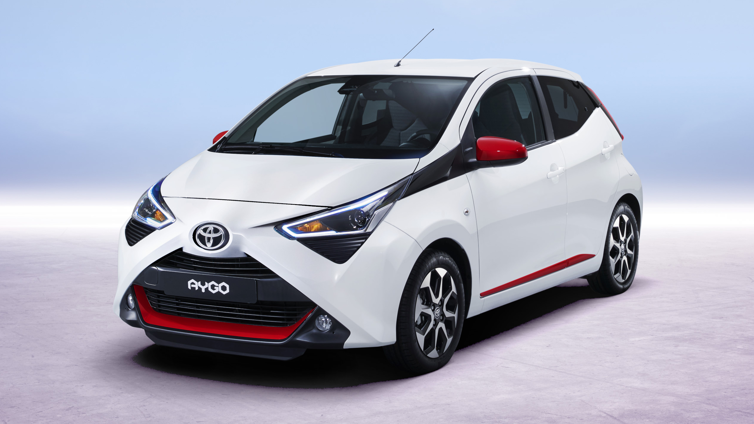 aygo_03_34front_white.jpg