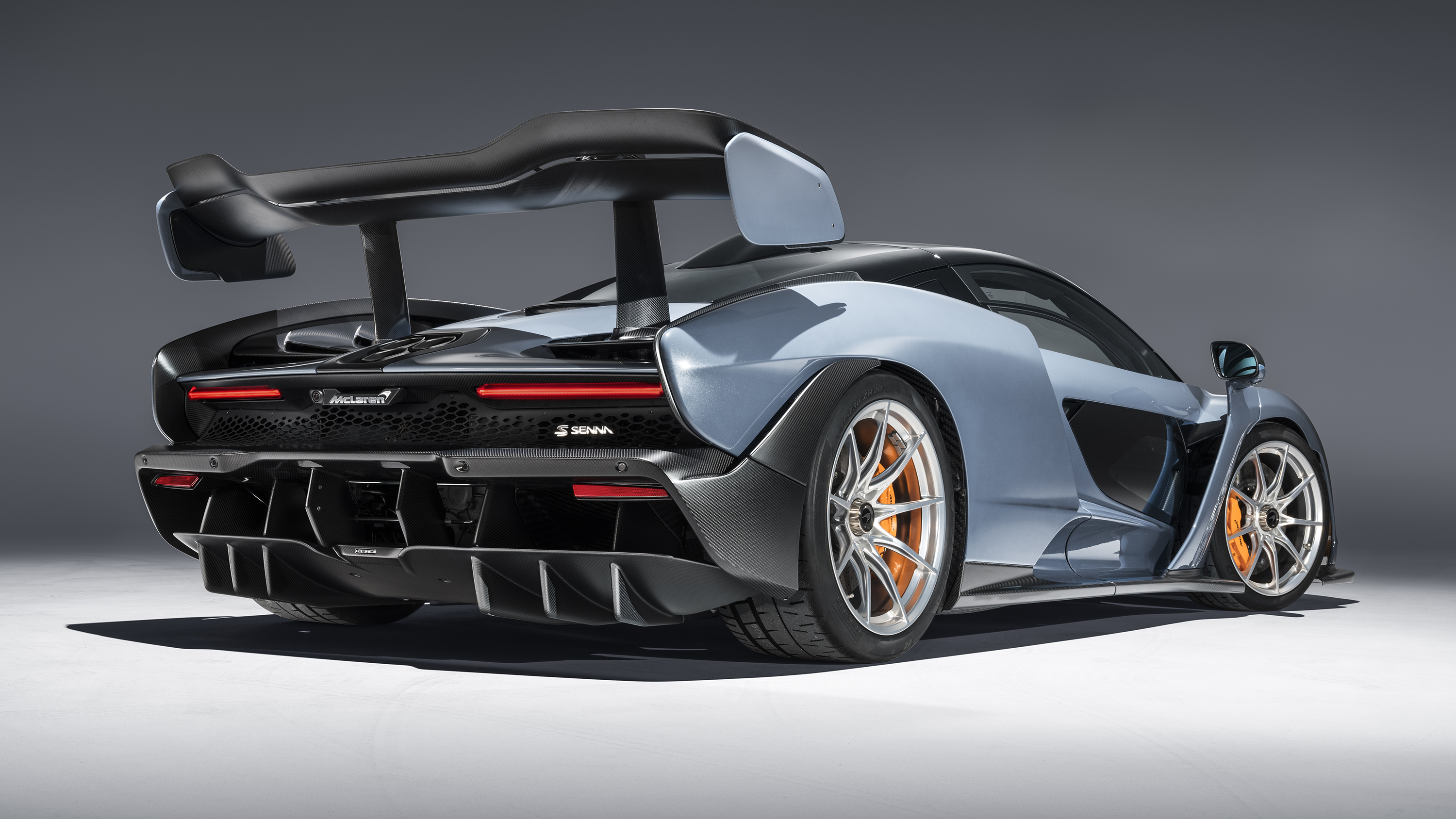 mclaren_senna_victory_grey_19.jpg