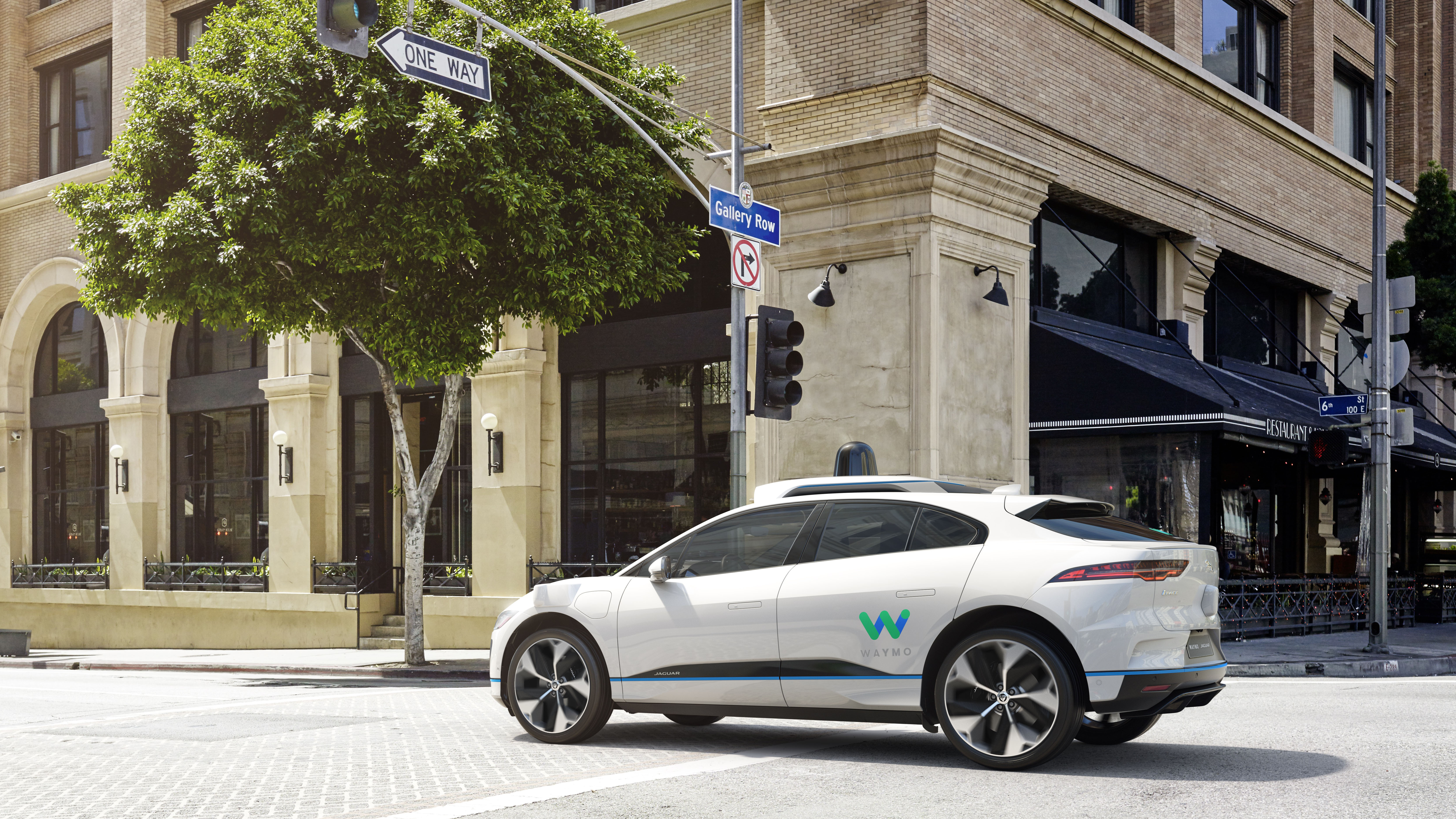 waymo_jaguar_land_rover_i-pace_1.jpg