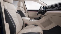 new_touareg_-_blue_-_interior_5.jpg
