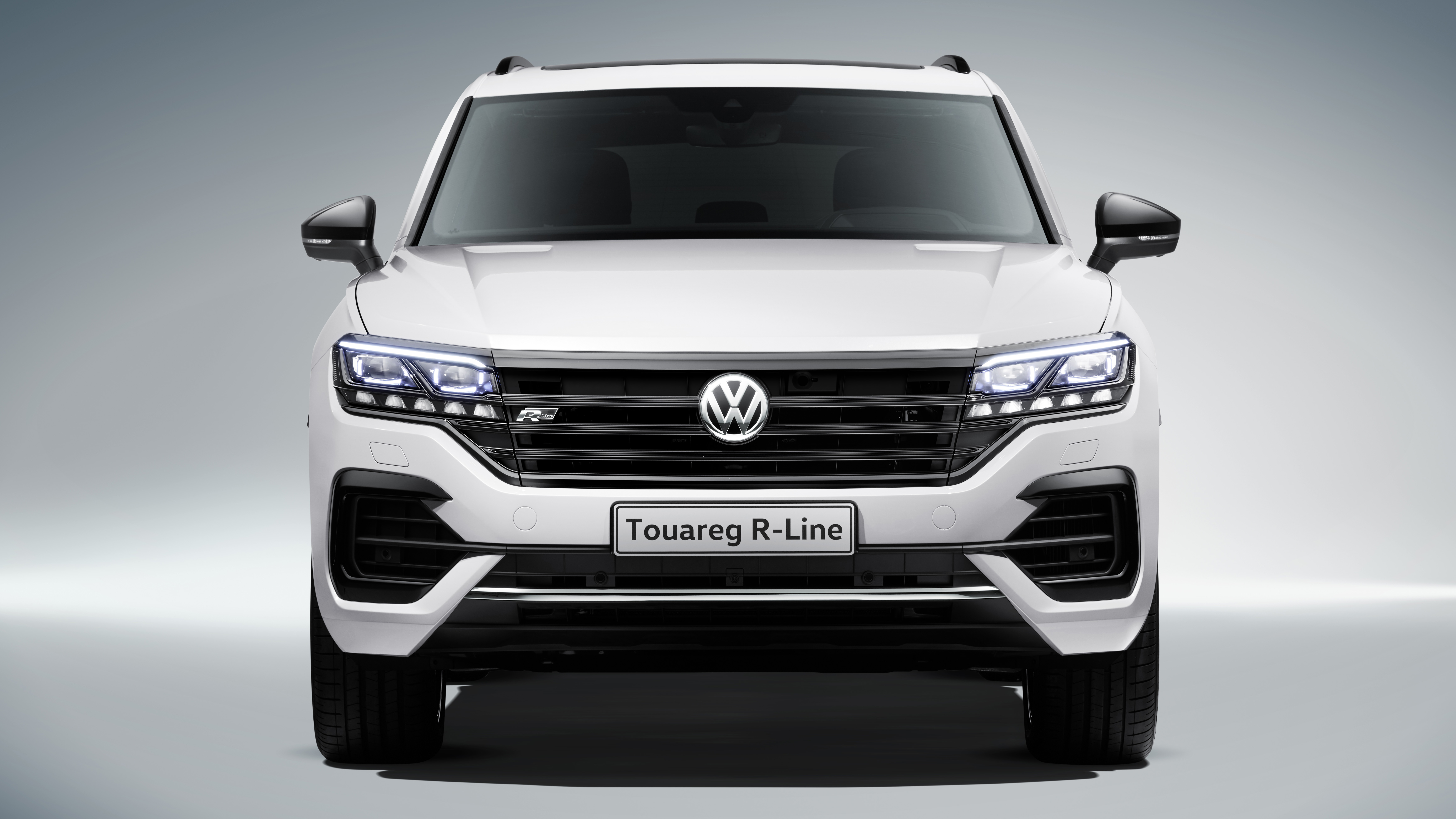 new_touareg_r-line_-_white_15.jpg