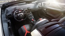 performante_spyder_int_01.jpg