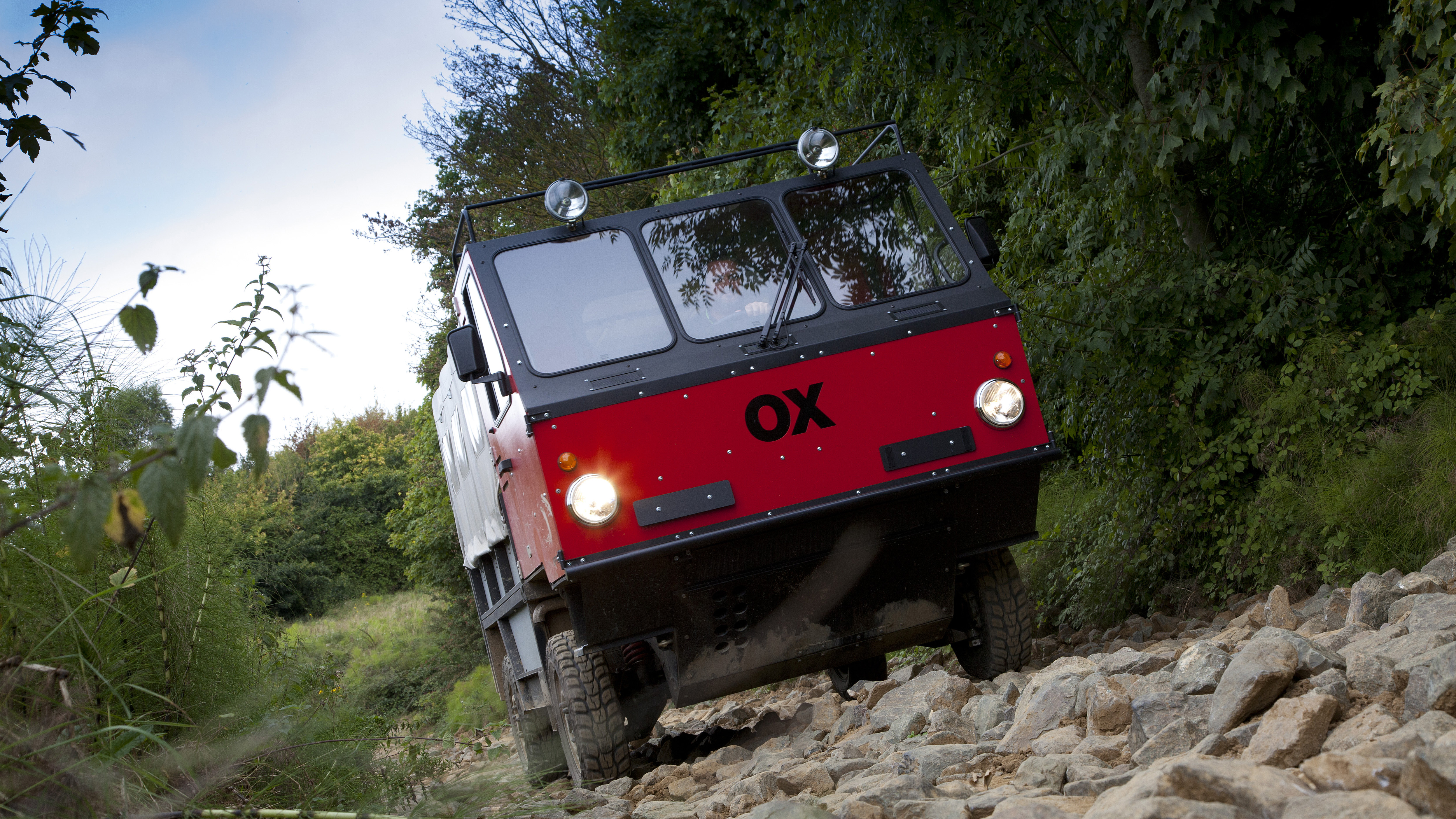 global_vehicle_trust_ox_by_gordon_murray_2.jpg