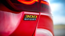 j_xe_300_sport_19my_190418_071.jpg