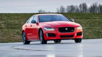 j_xe_300_sport_19my_ice_track_190418_141.jpg