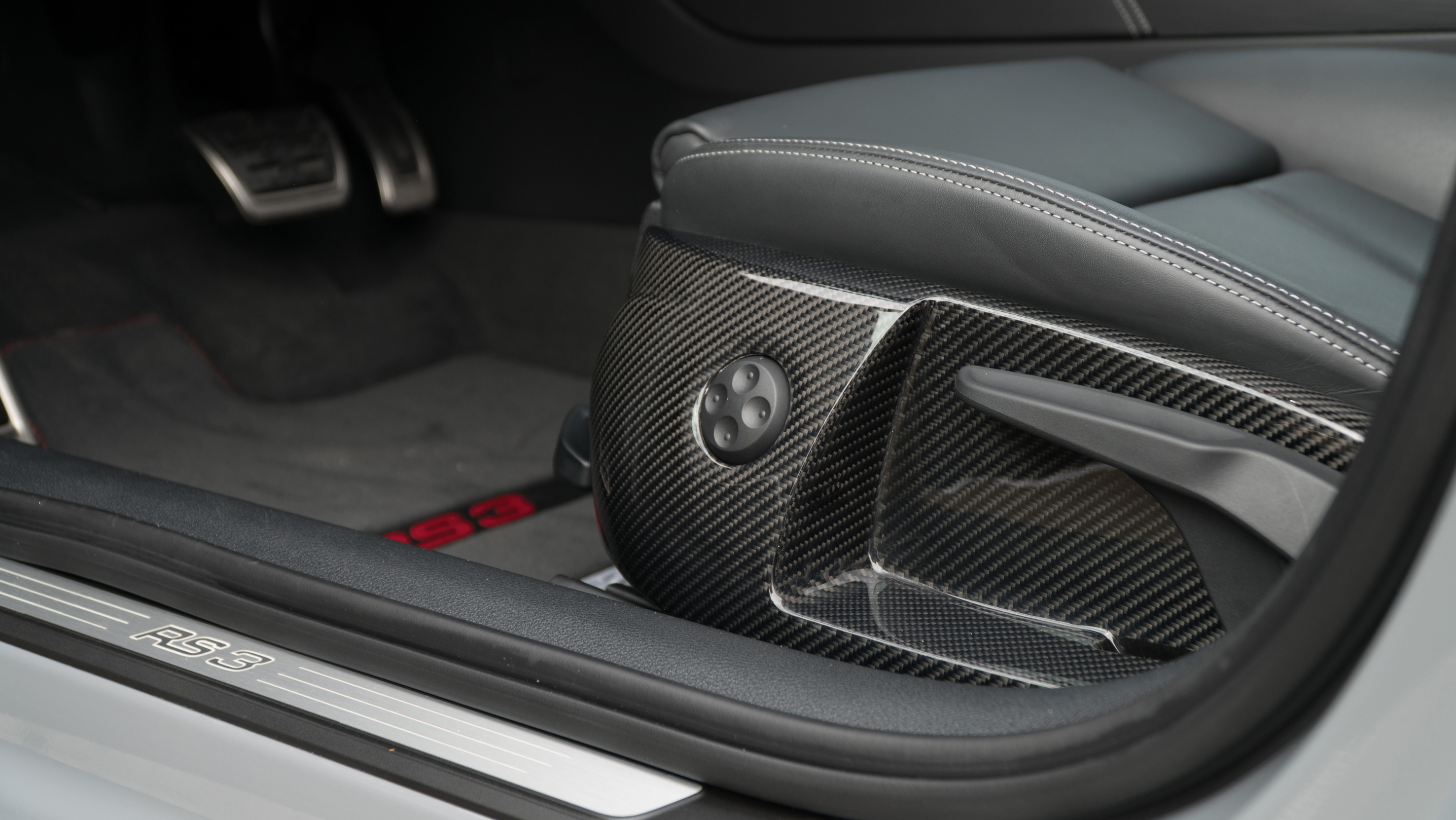 09_abt_audi_rs3_sedan_seat_console.jpg