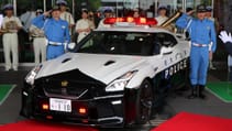 tochigi_police_unveil_nissan_gt-r_patrol_car_ry1ul.jpg
