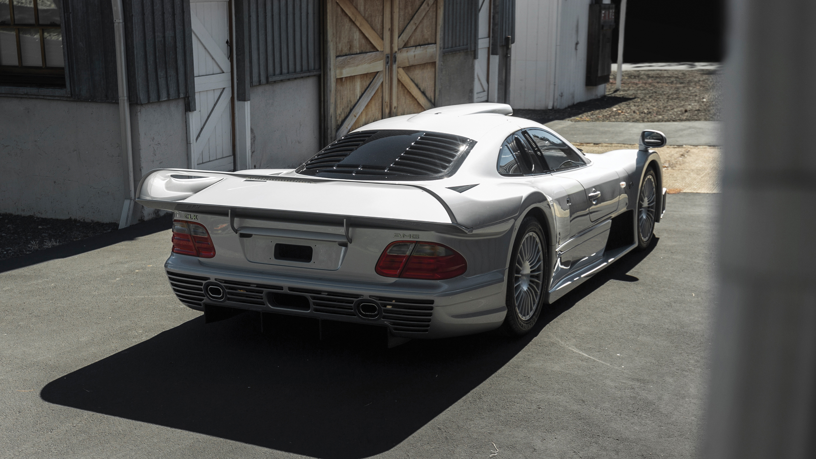 1998-mercedes-benz-amg-clk-gtr_1.jpg