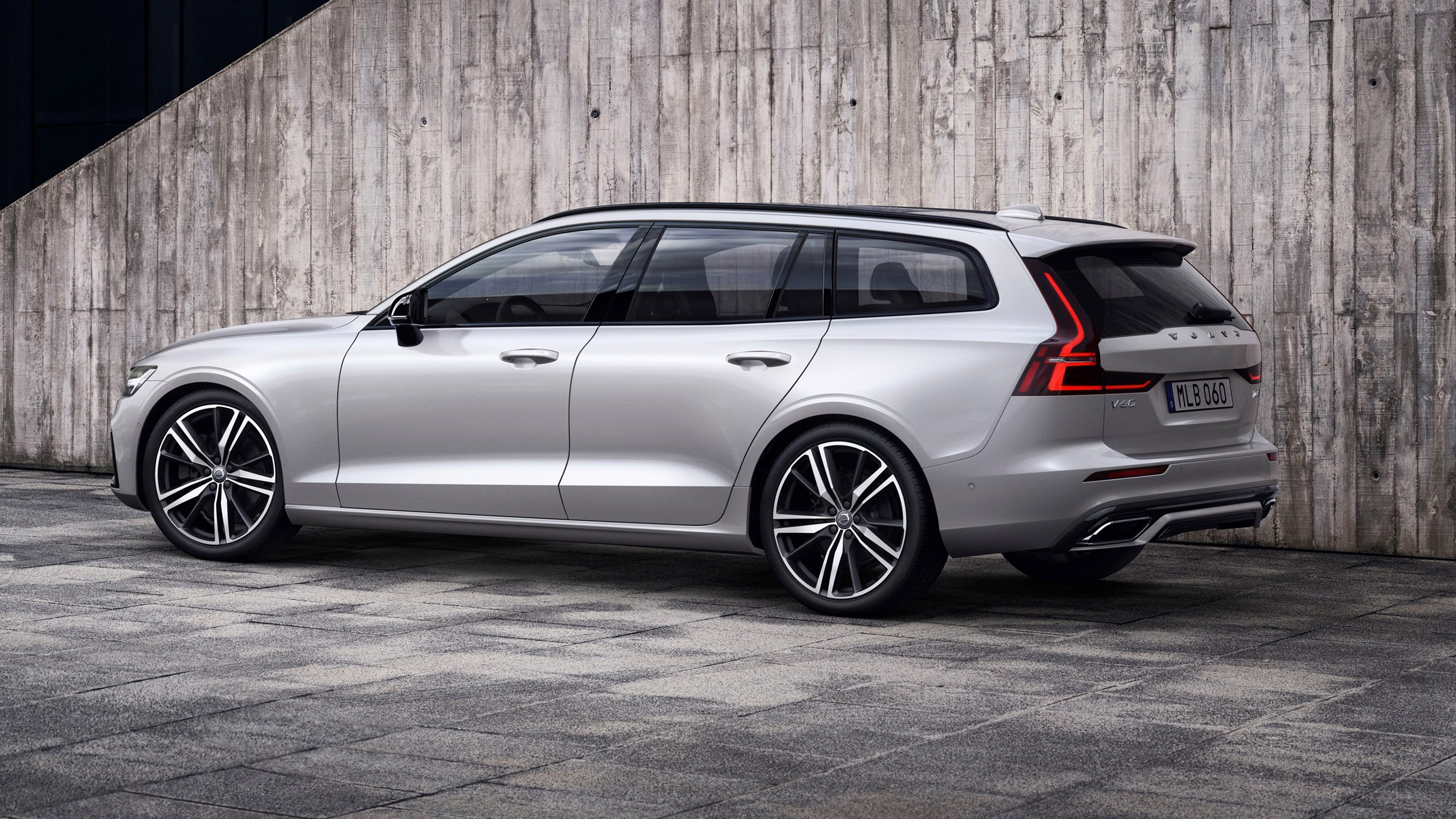 231026_new_volvo_v60_r-design.jpg