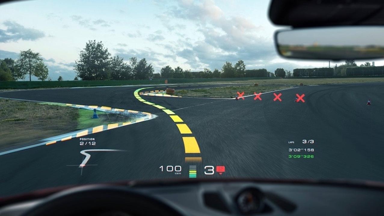 2low_holographic_augmented_reality_head_up_display_technologiy_wayray_2018_porsche_ag.jpg